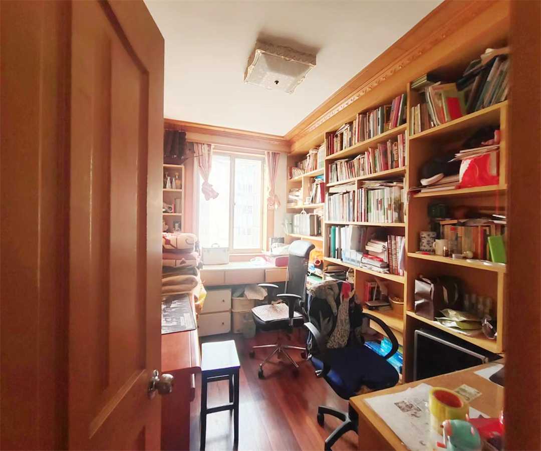 郭里园 5室2厅2卫 189m&sup2;