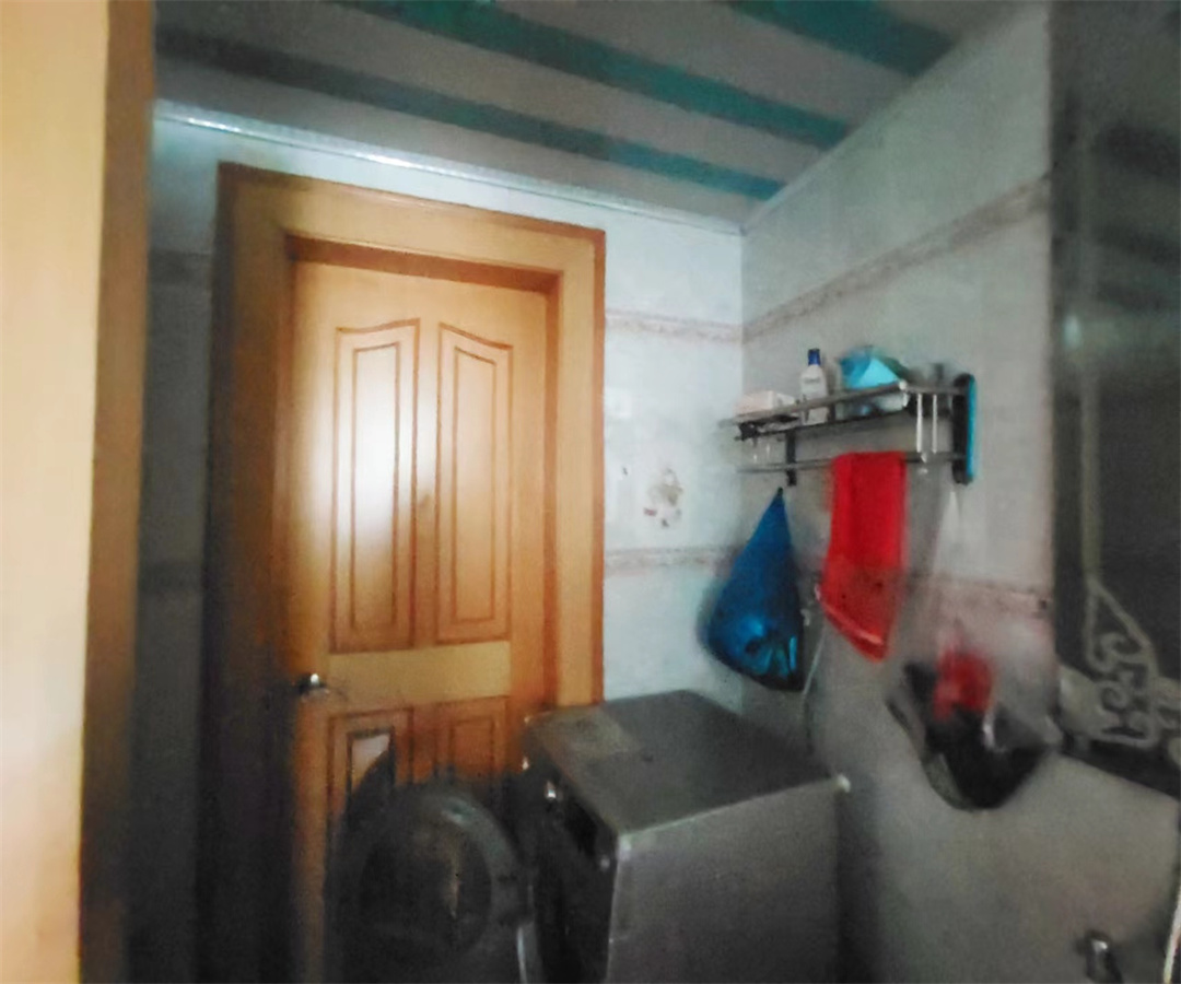 郭里园 5室2厅2卫 189m&sup2;