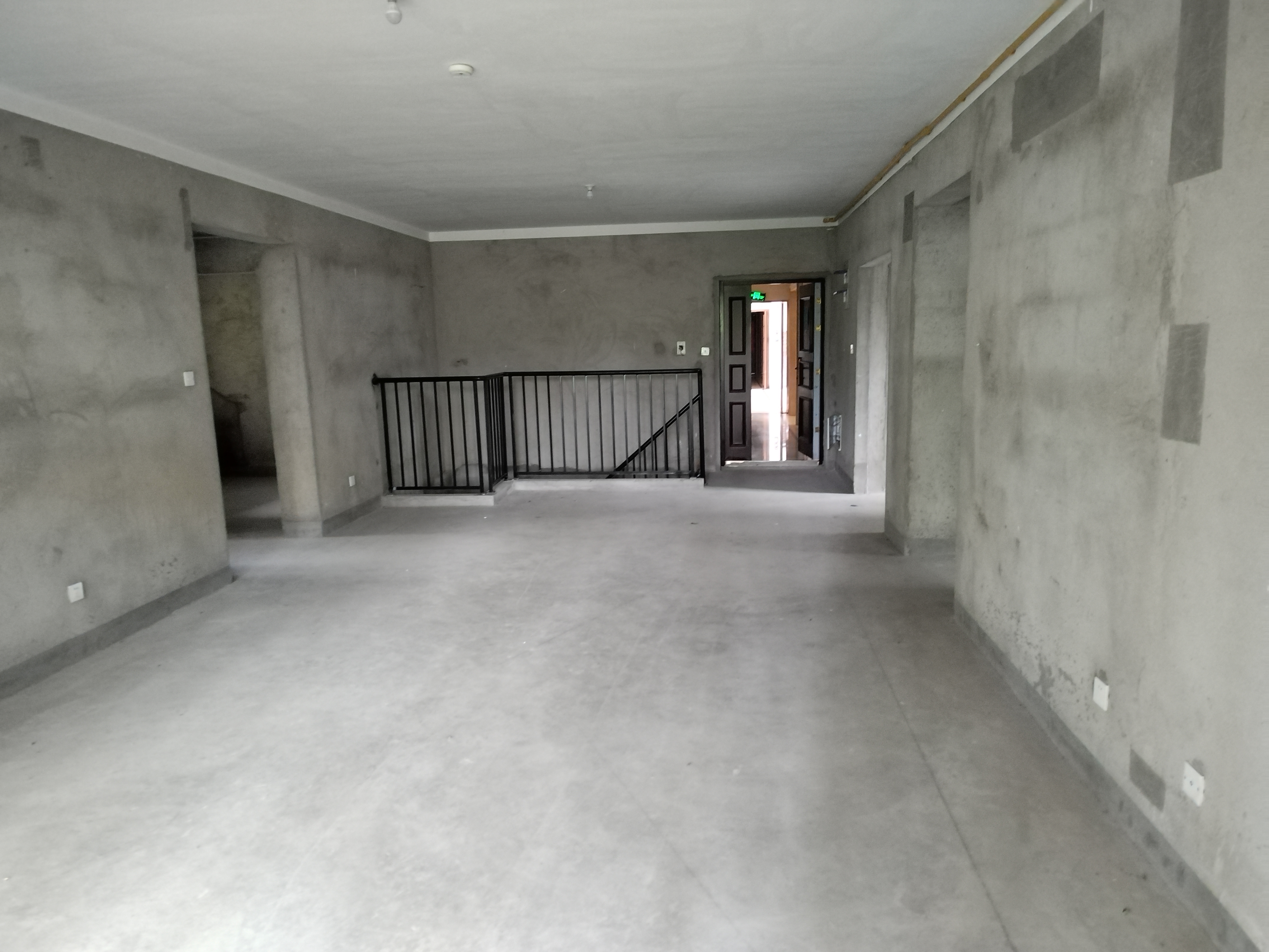 华强城 5室2厅2卫 166m²
