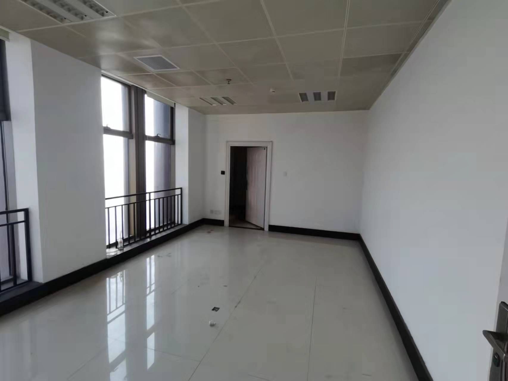 中南世纪城南区 1室1厅1卫 800m&sup2;