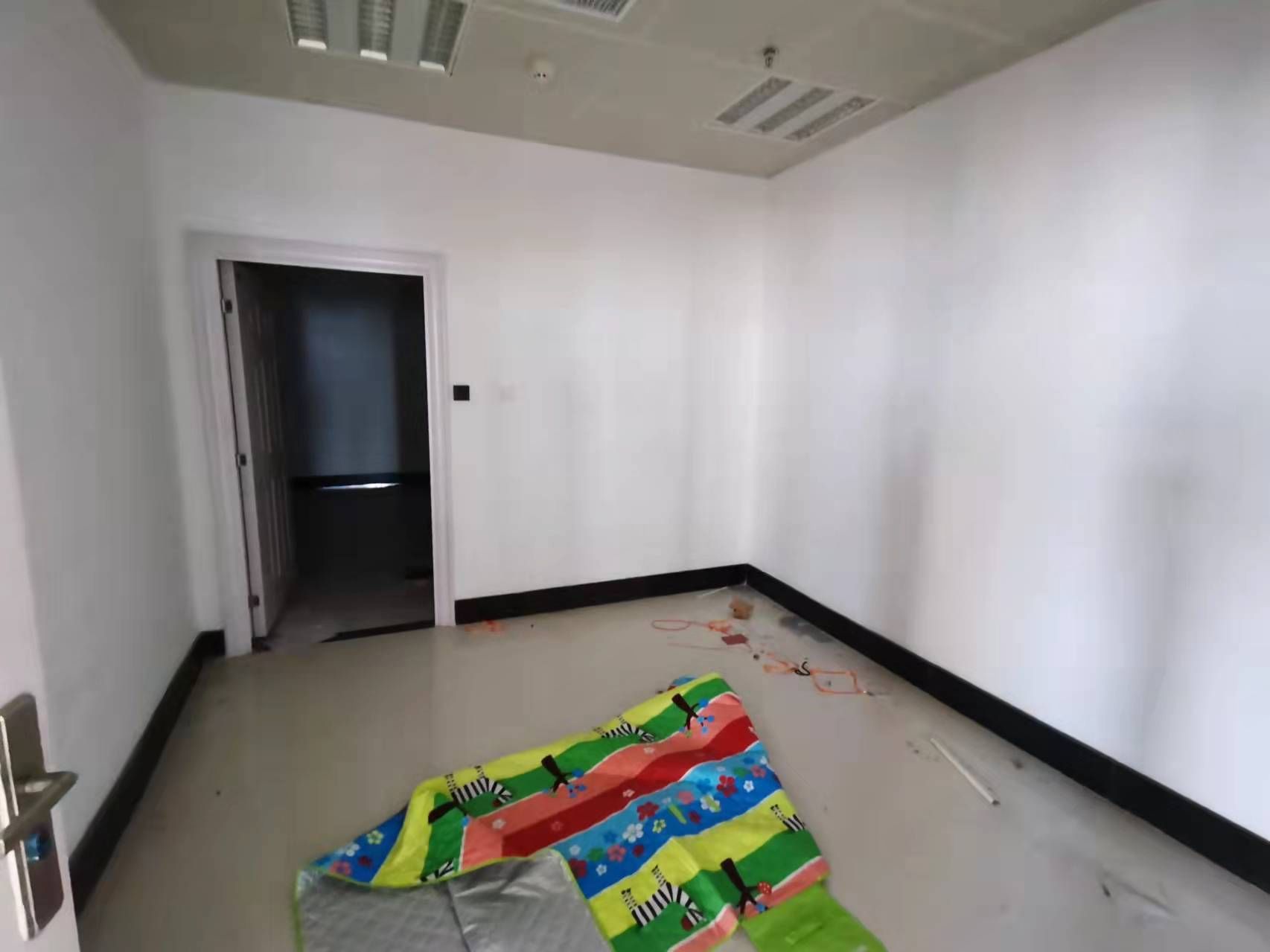 中南世纪城南区 1室1厅1卫 800m&sup2;