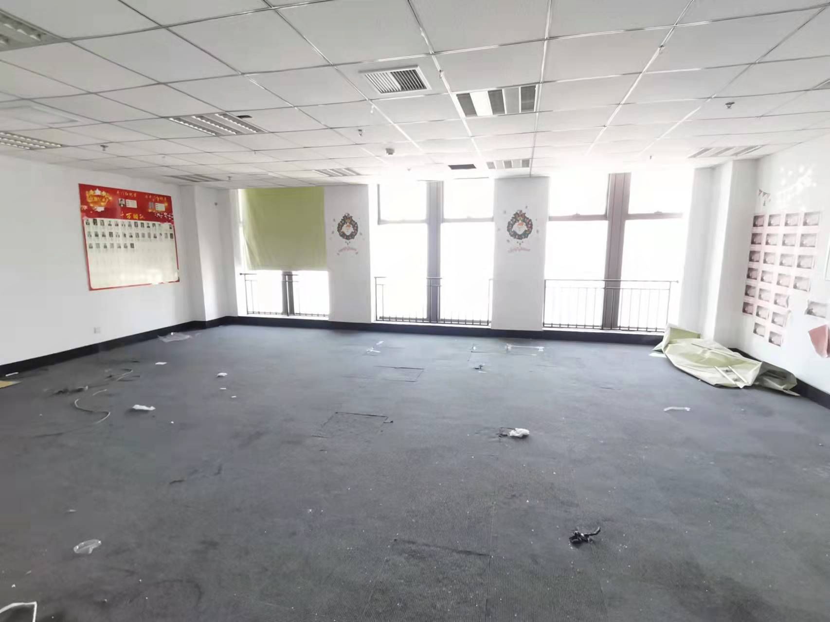 中南世纪城南区 1室1厅1卫 800m&sup2;