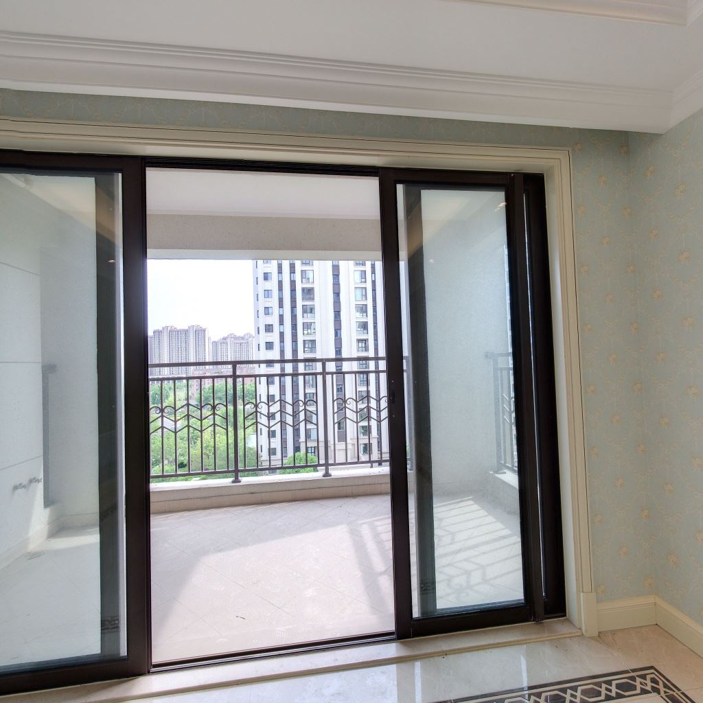 中海铂樾府 4室2厅2卫 141m&sup2;