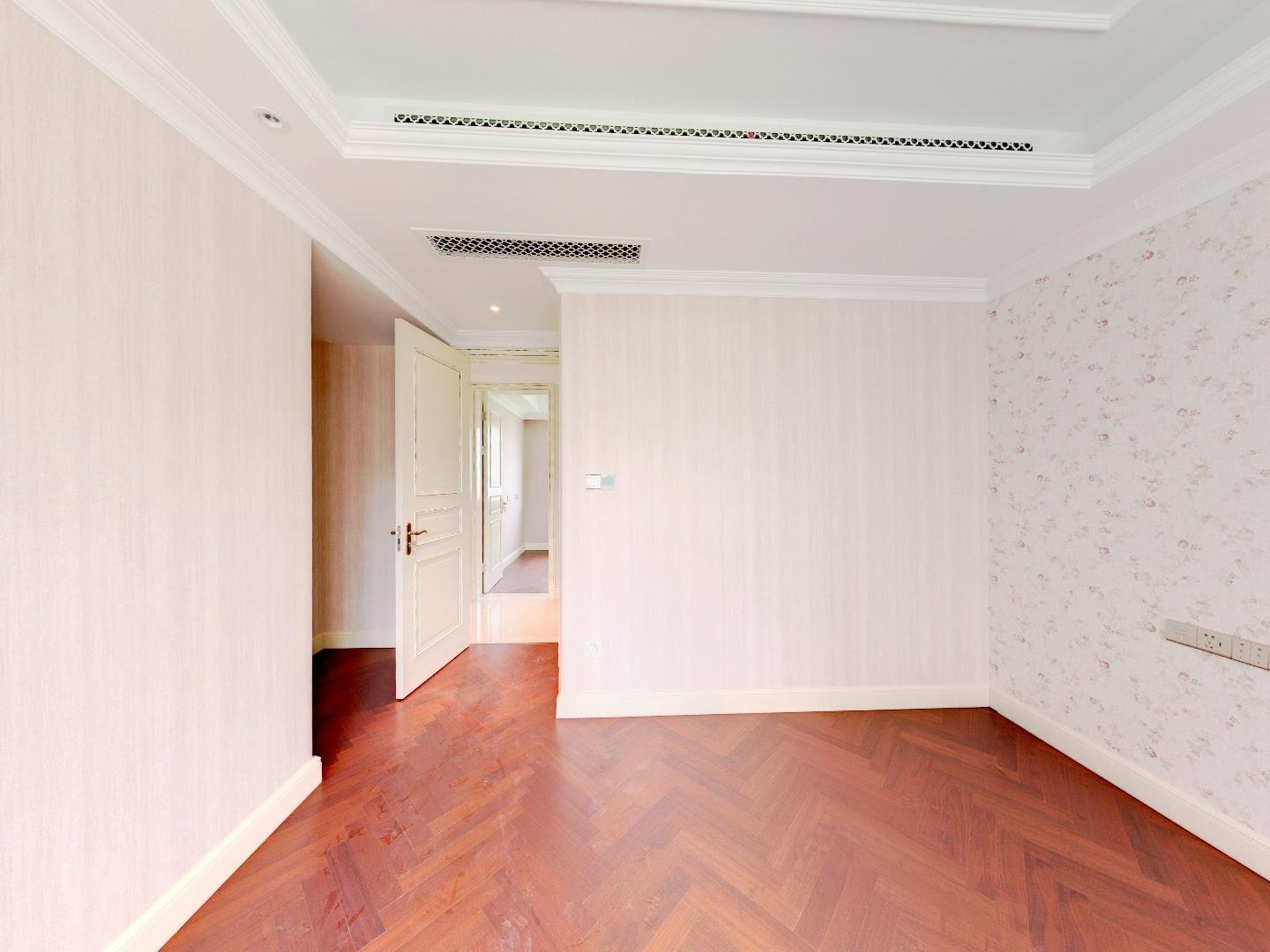 中海铂樾府 4室2厅2卫 141m&sup2;