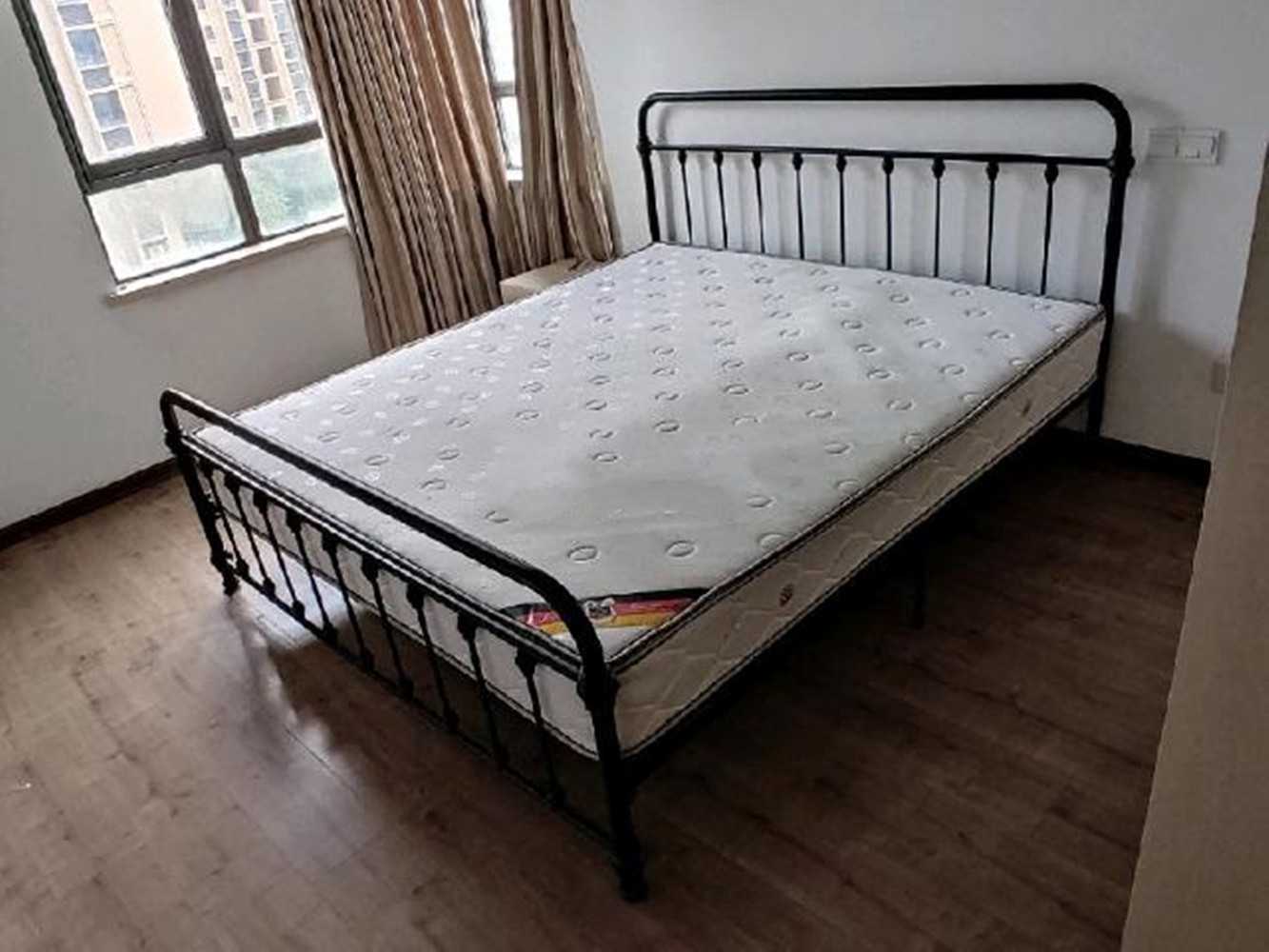 万通城 2室2厅1卫 110m&sup2;