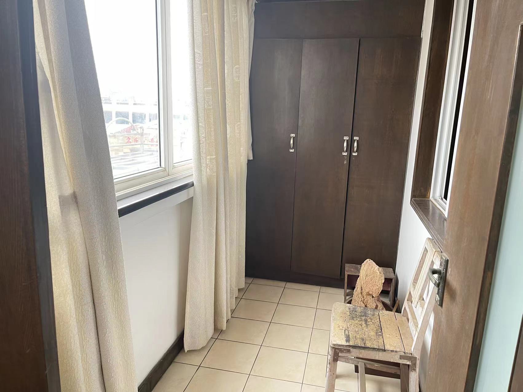 华中园 4室2厅2卫 131.00m&sup2;