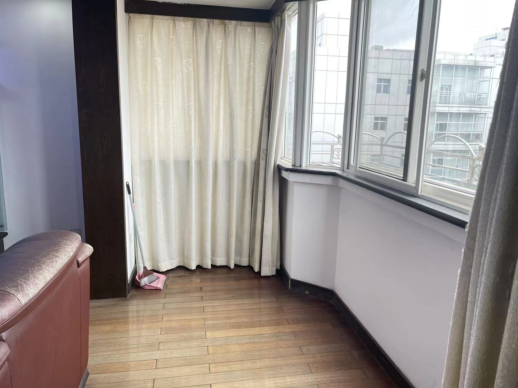 华中园 4室2厅2卫 131.00m&sup2;