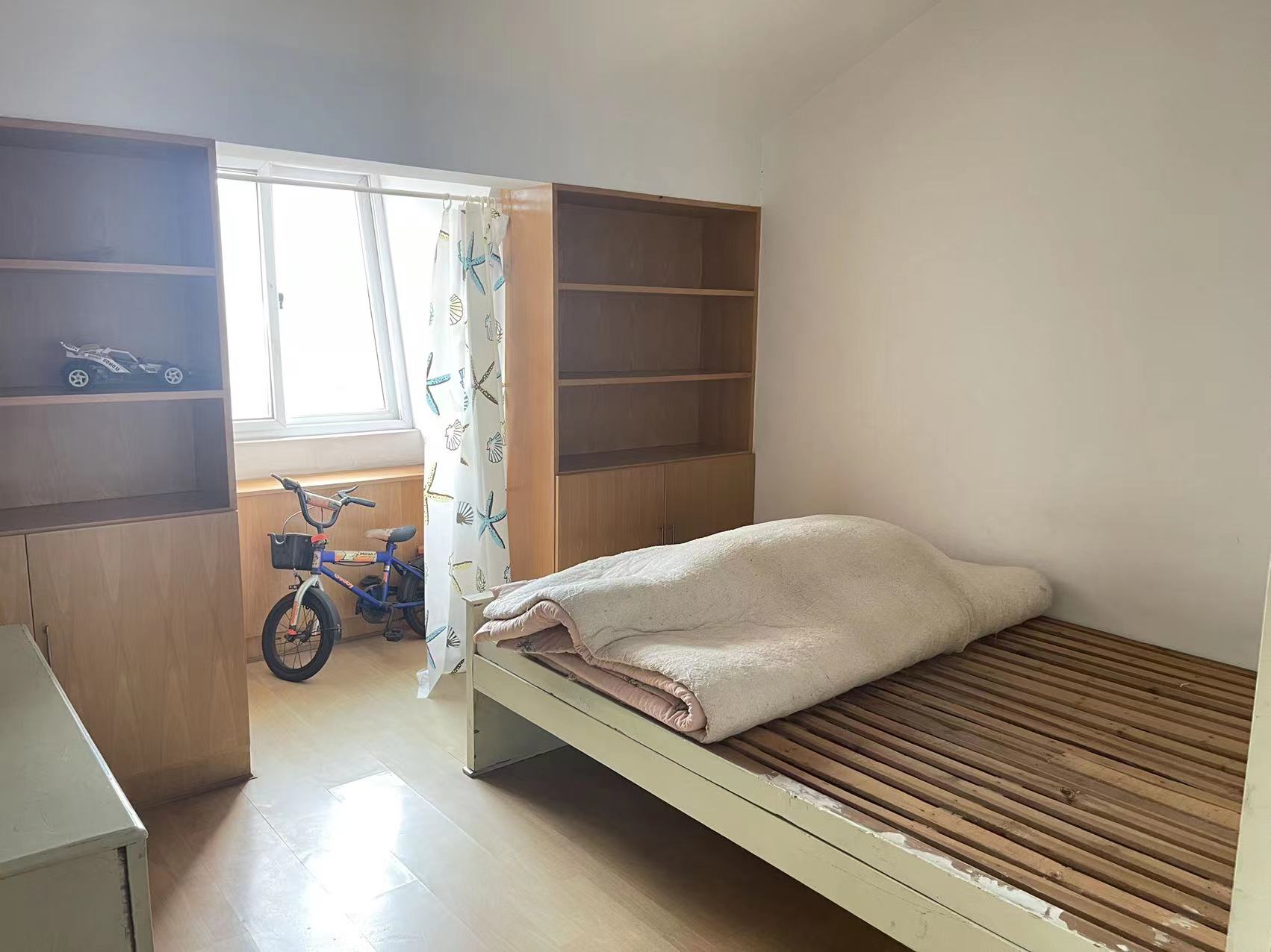 华中园 4室2厅2卫 131.00m&sup2;