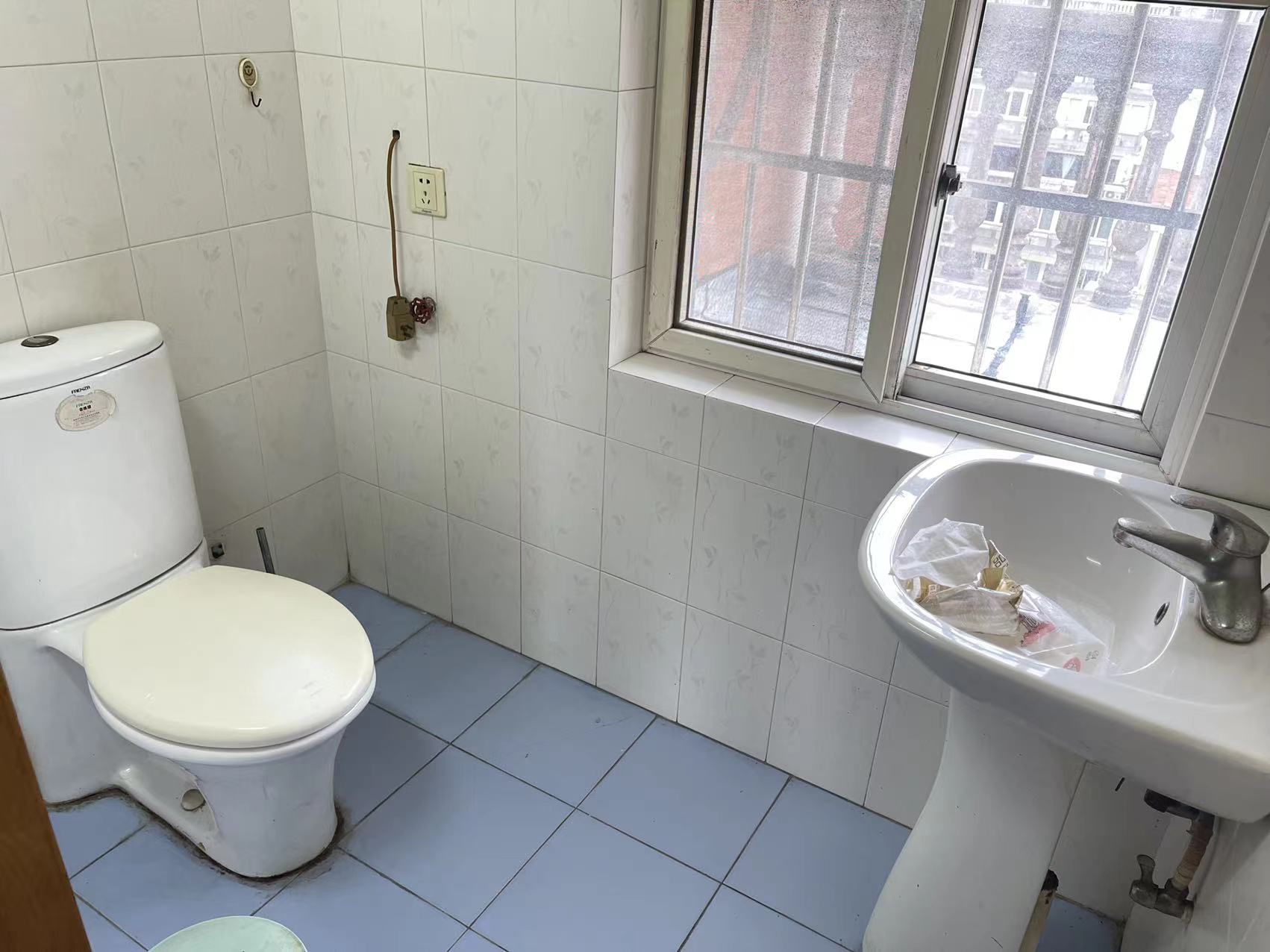 华中园 4室2厅2卫 131.00m&sup2;