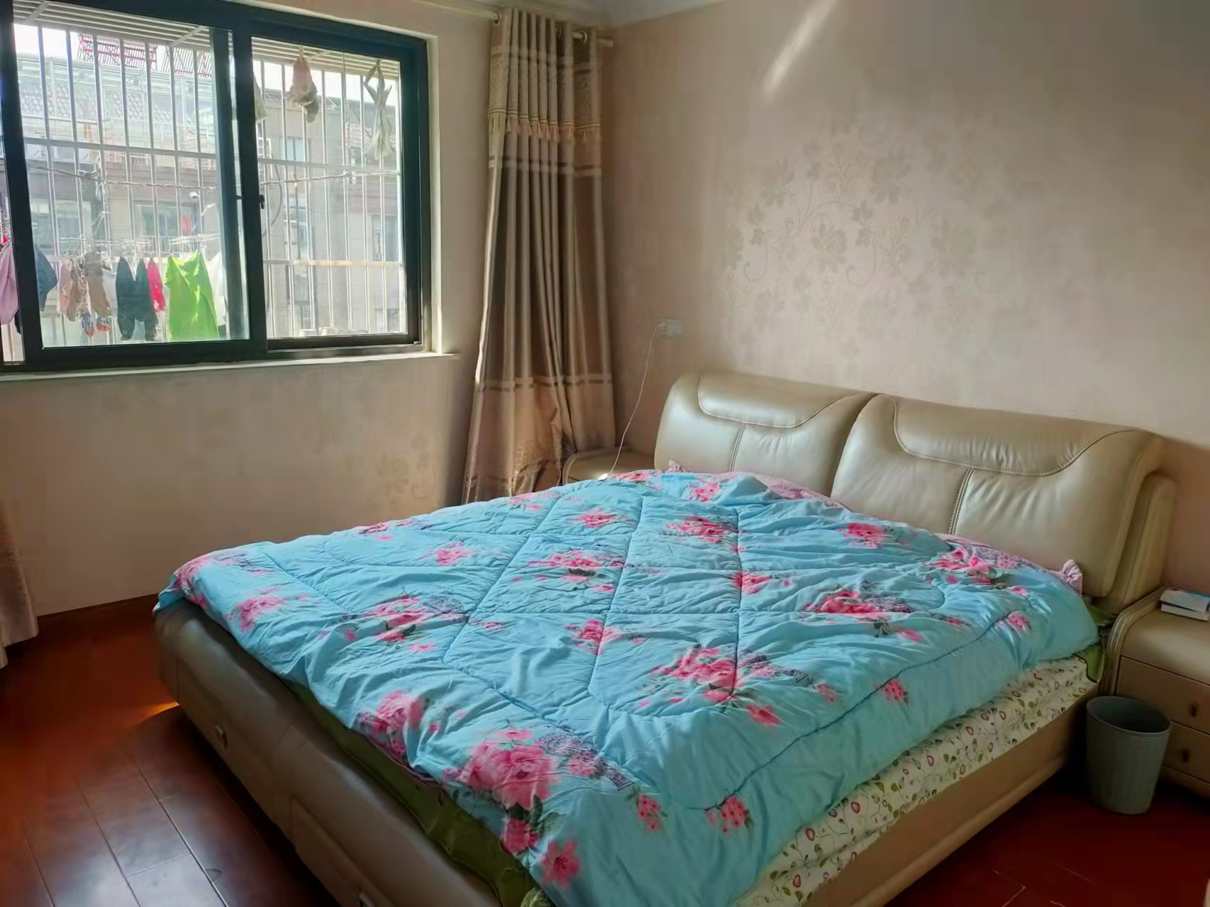 海韵花园 3室2厅1卫 145m&sup2;