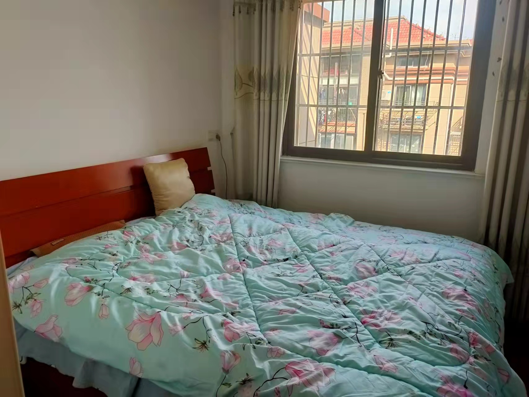 海韵花园 3室2厅1卫 145m&sup2;