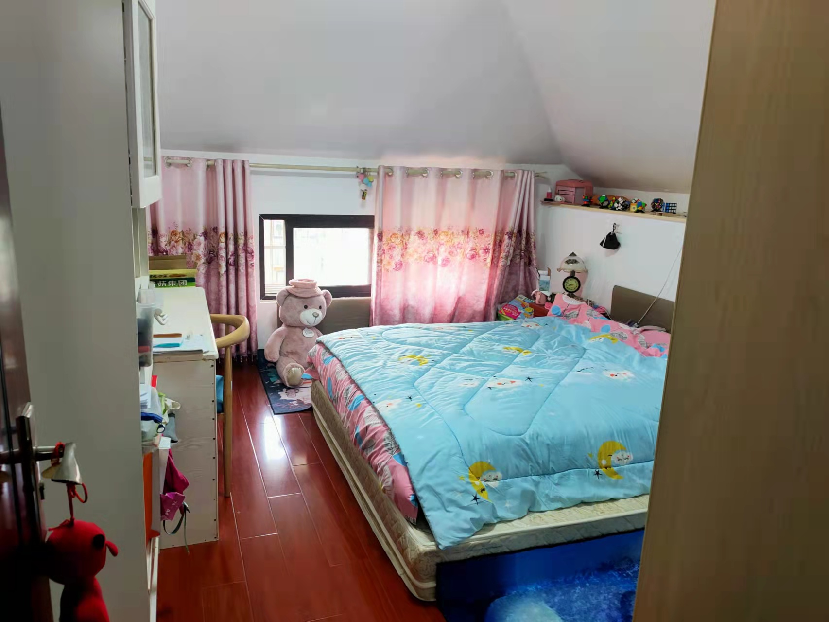 海韵花园 3室2厅1卫 145m&sup2;