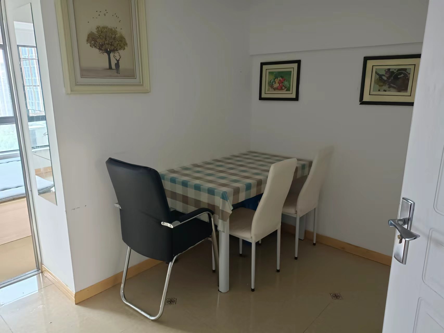 金贸公寓 4室2厅2卫 90m&sup2;