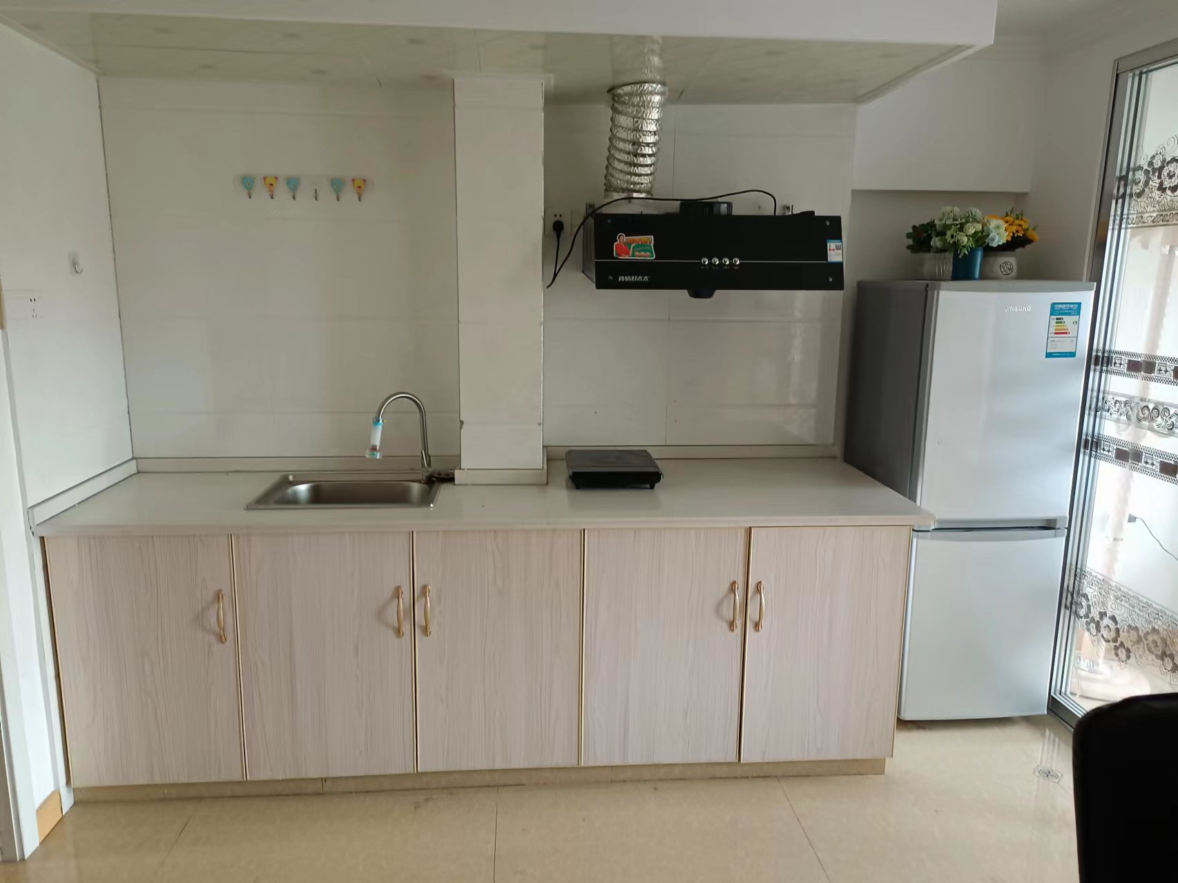 金贸公寓 4室2厅2卫 90m&sup2;