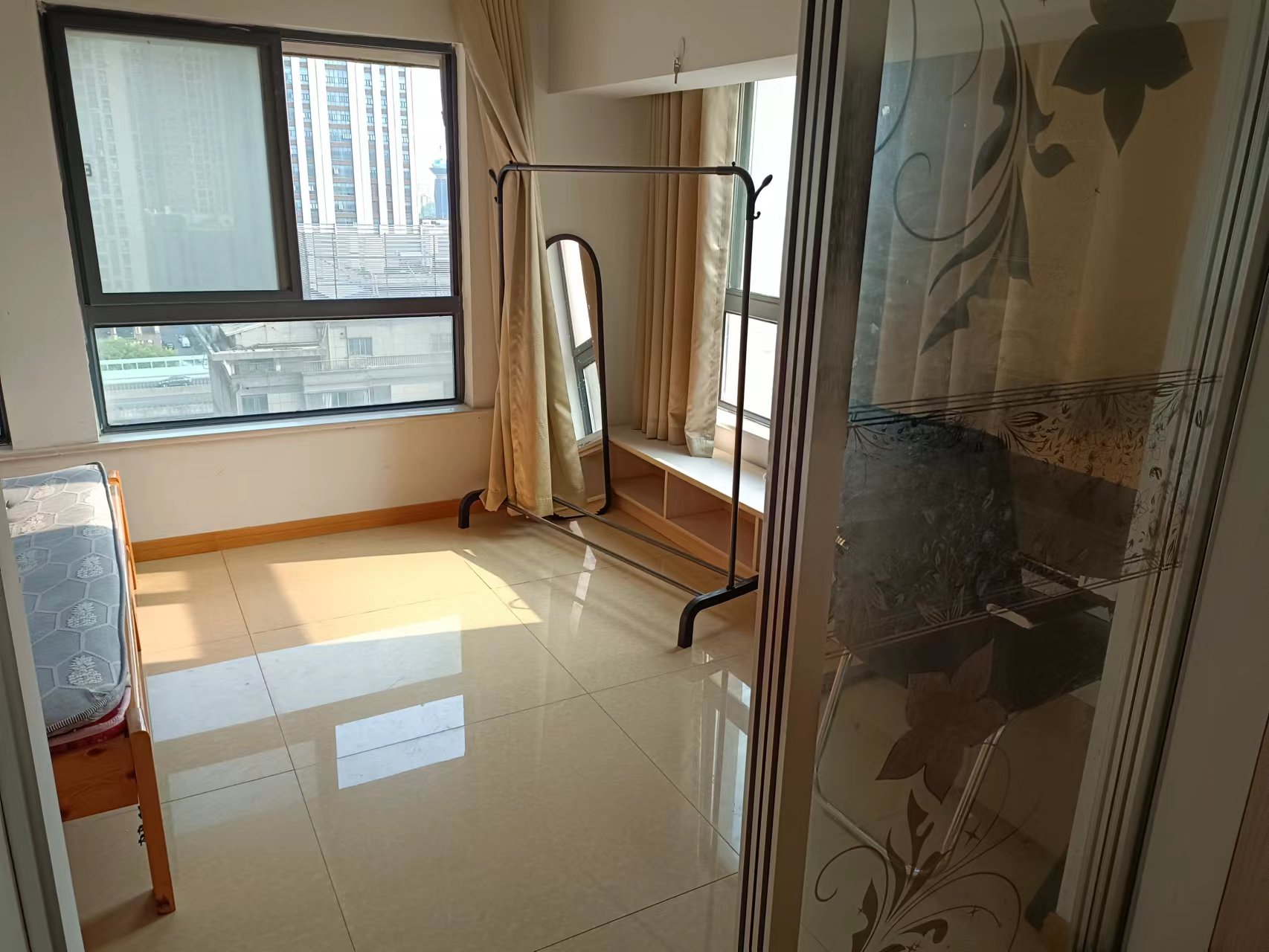 金贸公寓 4室2厅2卫 90m&sup2;