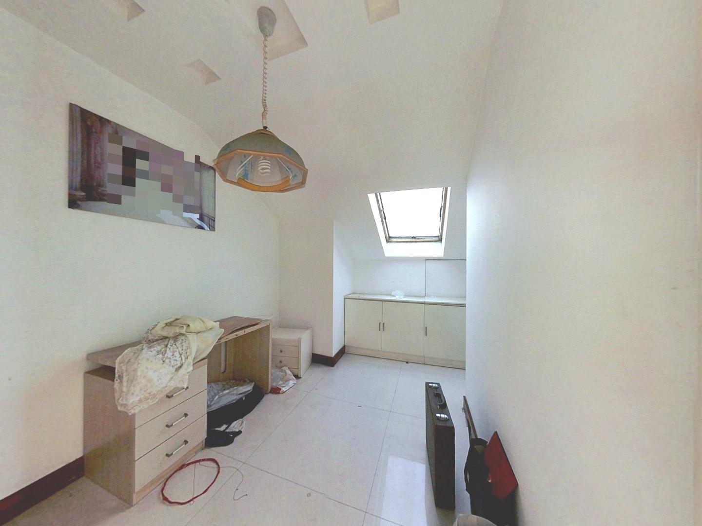 越江新村 3室2厅2卫 127m&sup2;