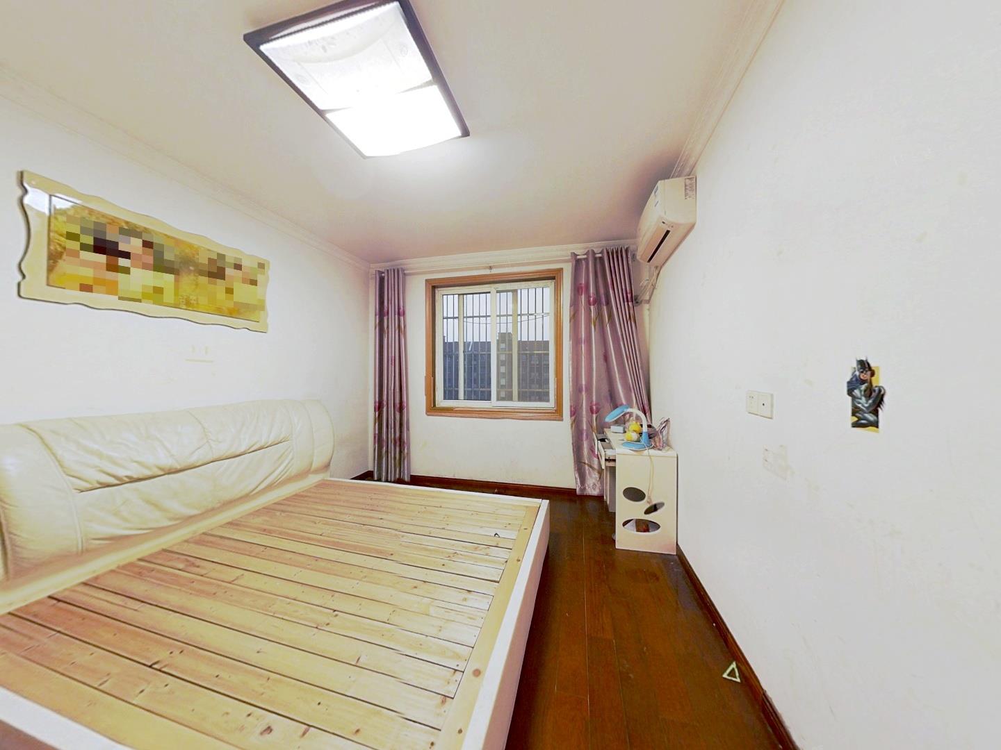 越江新村 3室2厅2卫 127m&sup2;