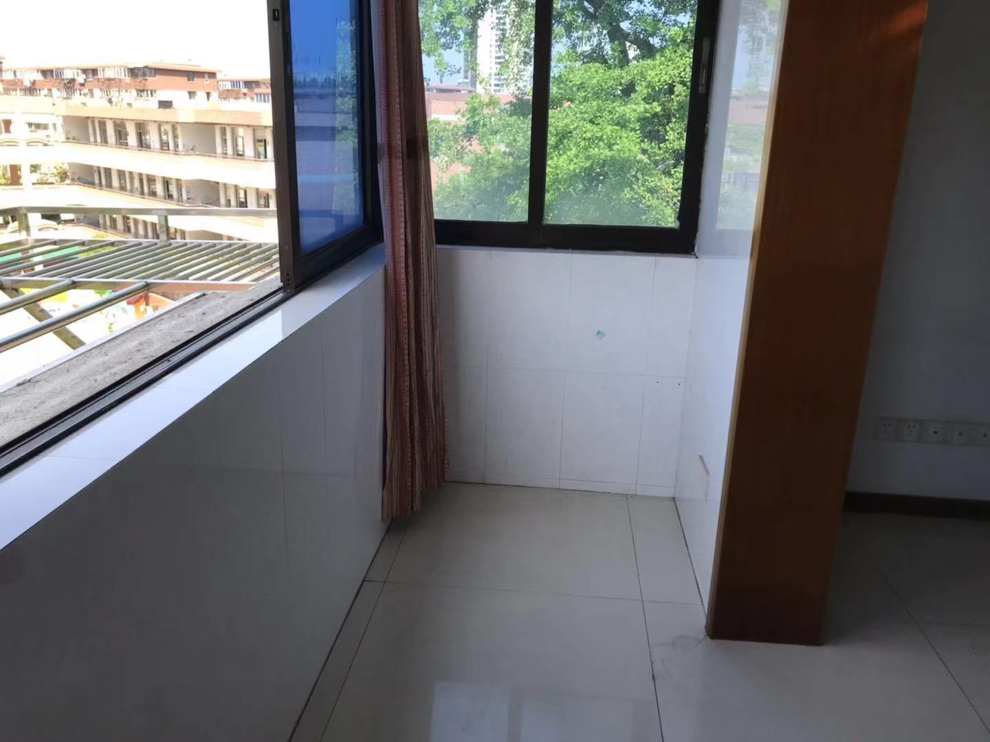 起凤园 2室1厅1卫 61.87m&sup2;