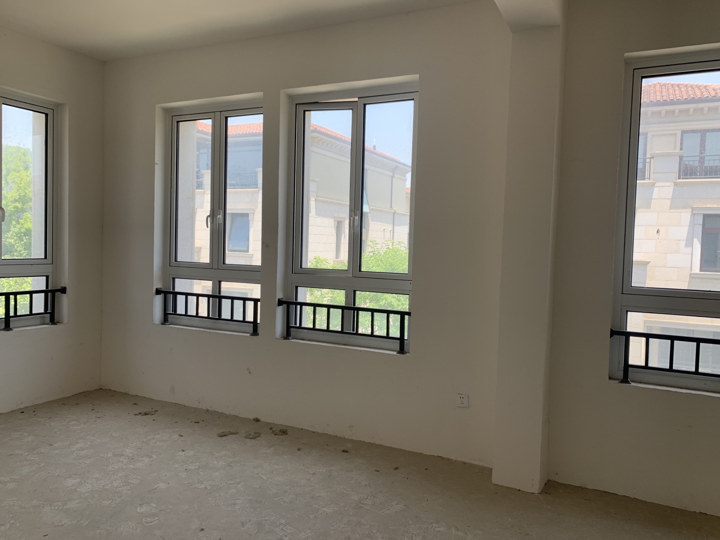 顺发御园 4室2厅3卫 371m&sup2;