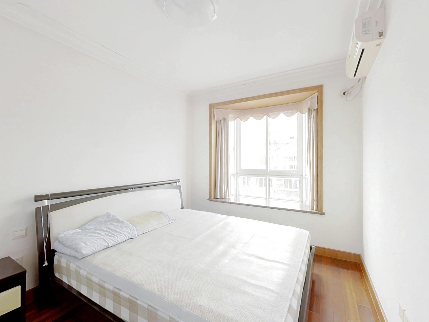 虹景园 4室2厅2卫 148m&sup2;
