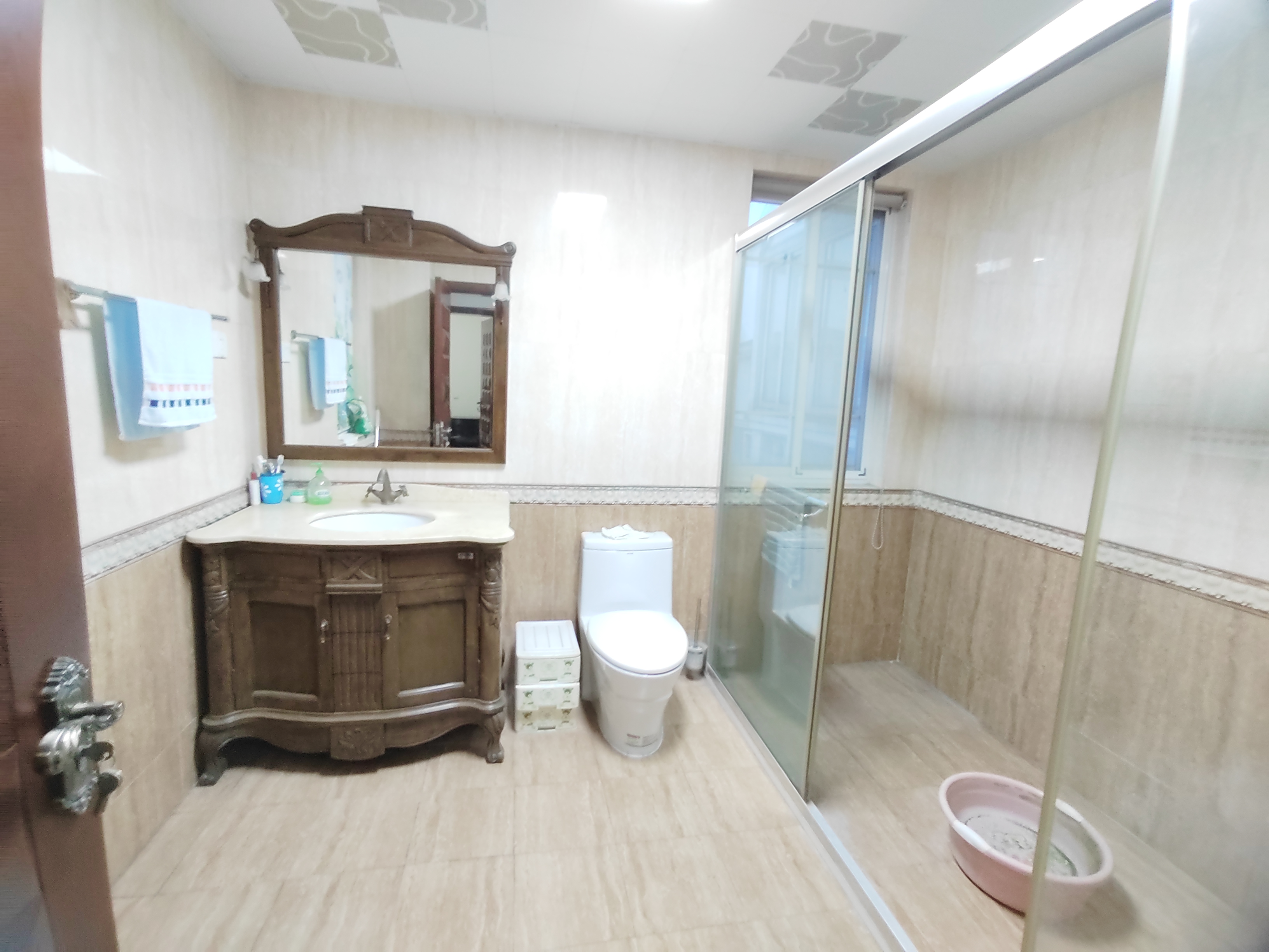 东郊庄园 5室2厅3卫 307m&sup2;