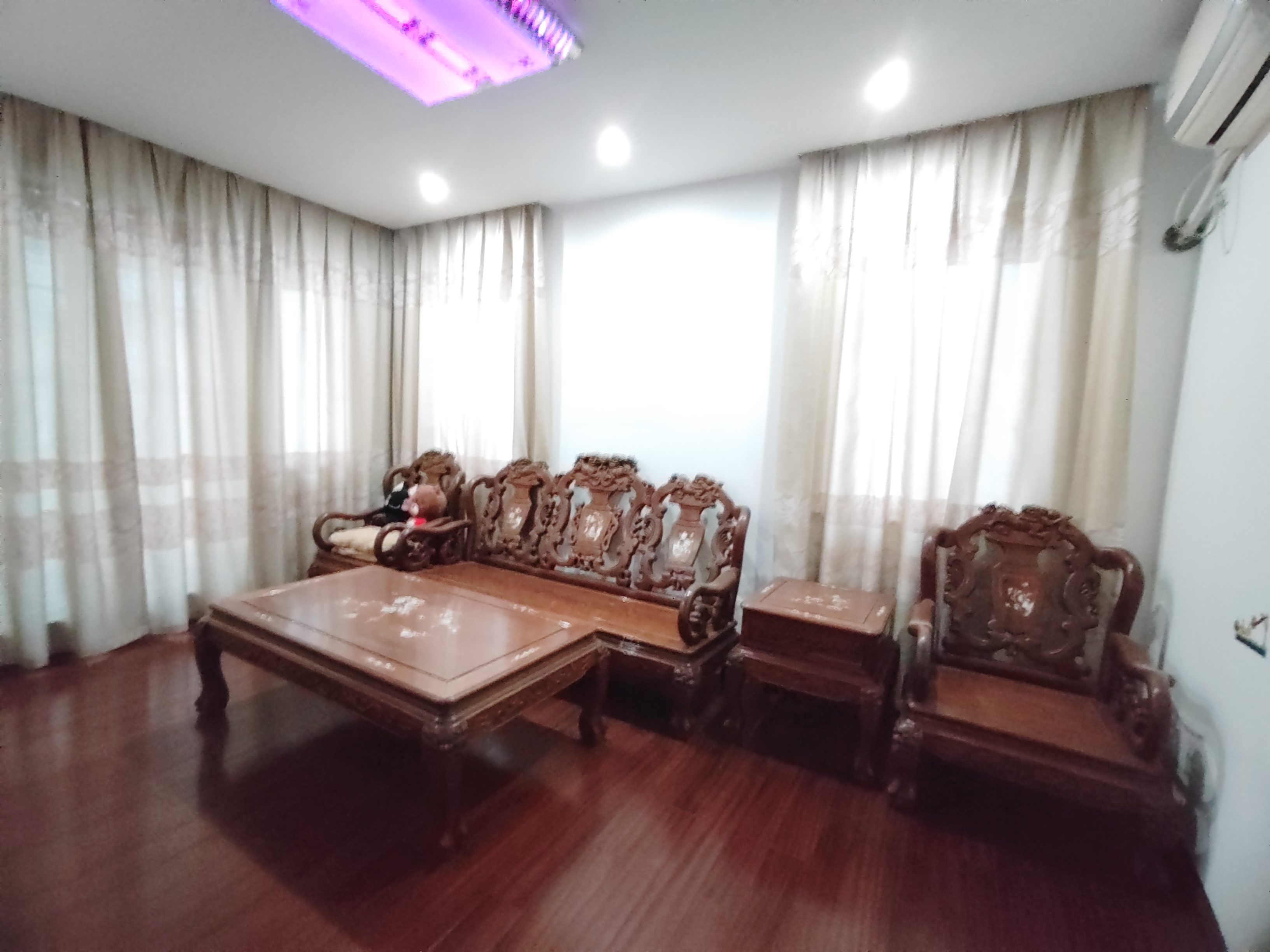 东郊庄园 5室2厅3卫 307m&sup2;