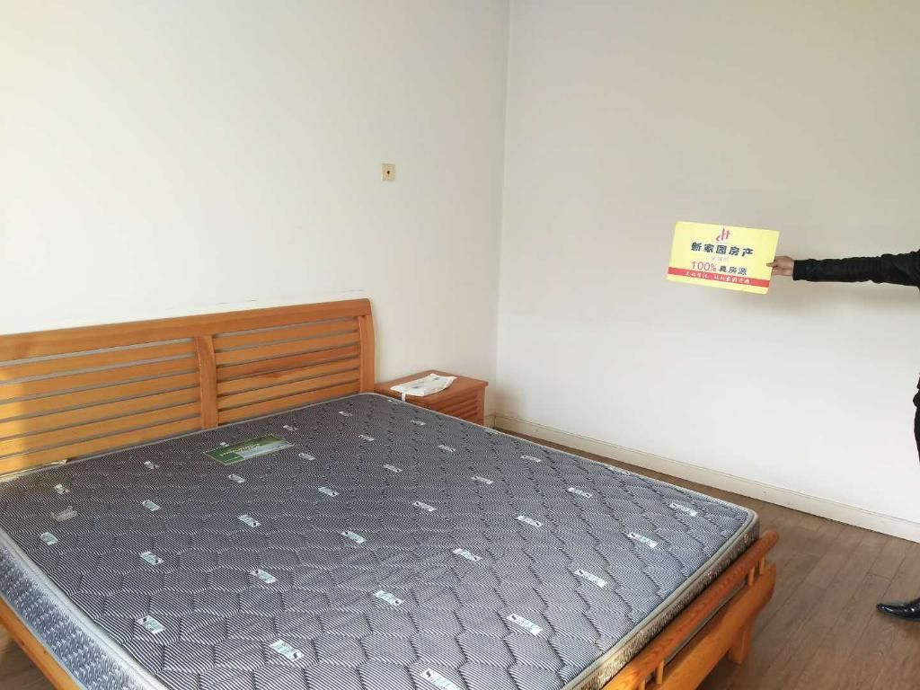 天安花园 4室1厅2卫 198m&sup2;