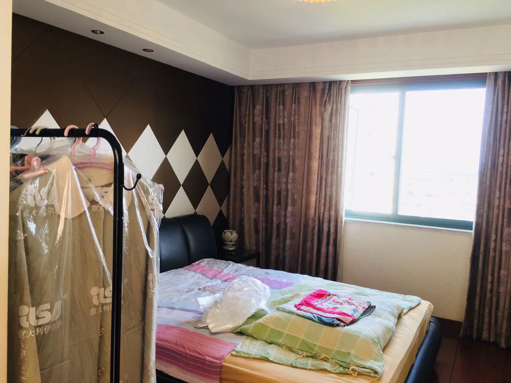 凤凰莱茵苑 4室1厅1卫 177.00m&sup2;
