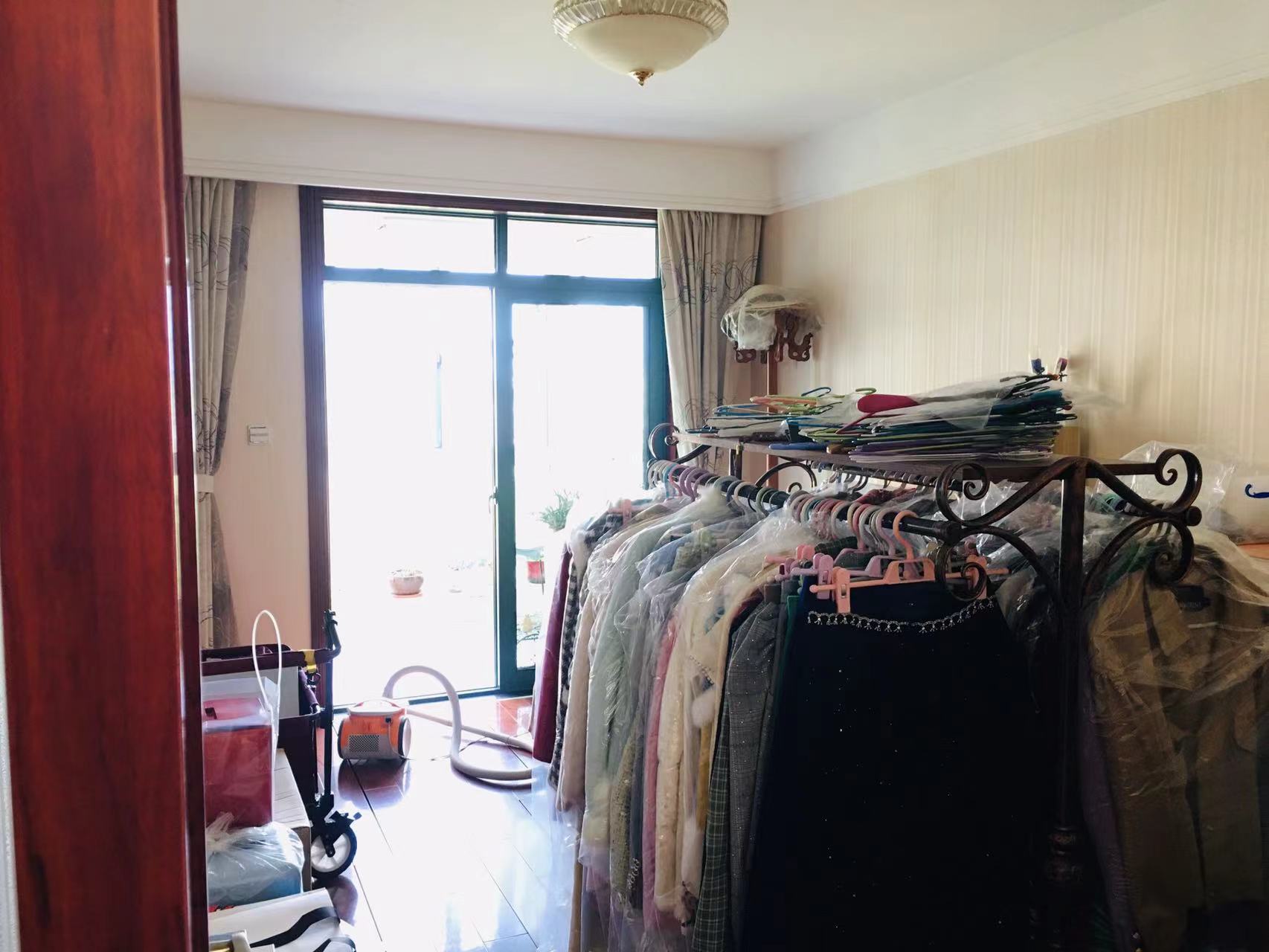 凤凰莱茵苑 4室1厅1卫 177.00m&sup2;
