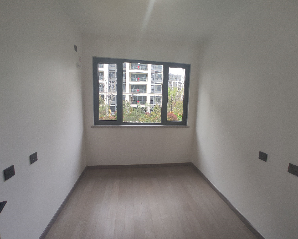 万科翡翠公园 3室2厅1卫 98.00m&sup2;
