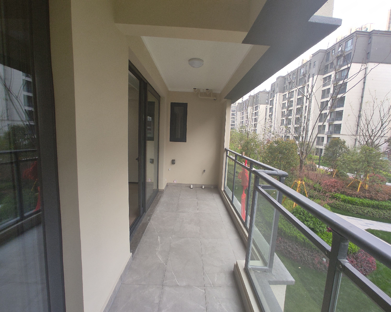 万科翡翠公园 3室2厅1卫 98.00m&sup2;