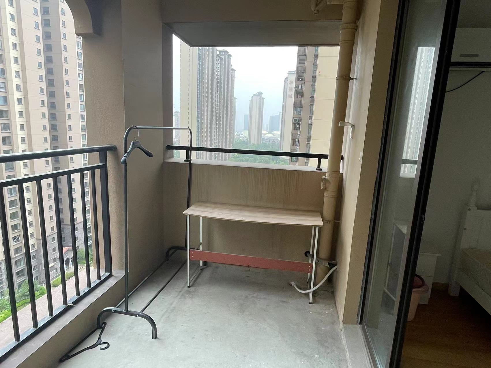 华强城 3室2厅1卫 108m&sup2;