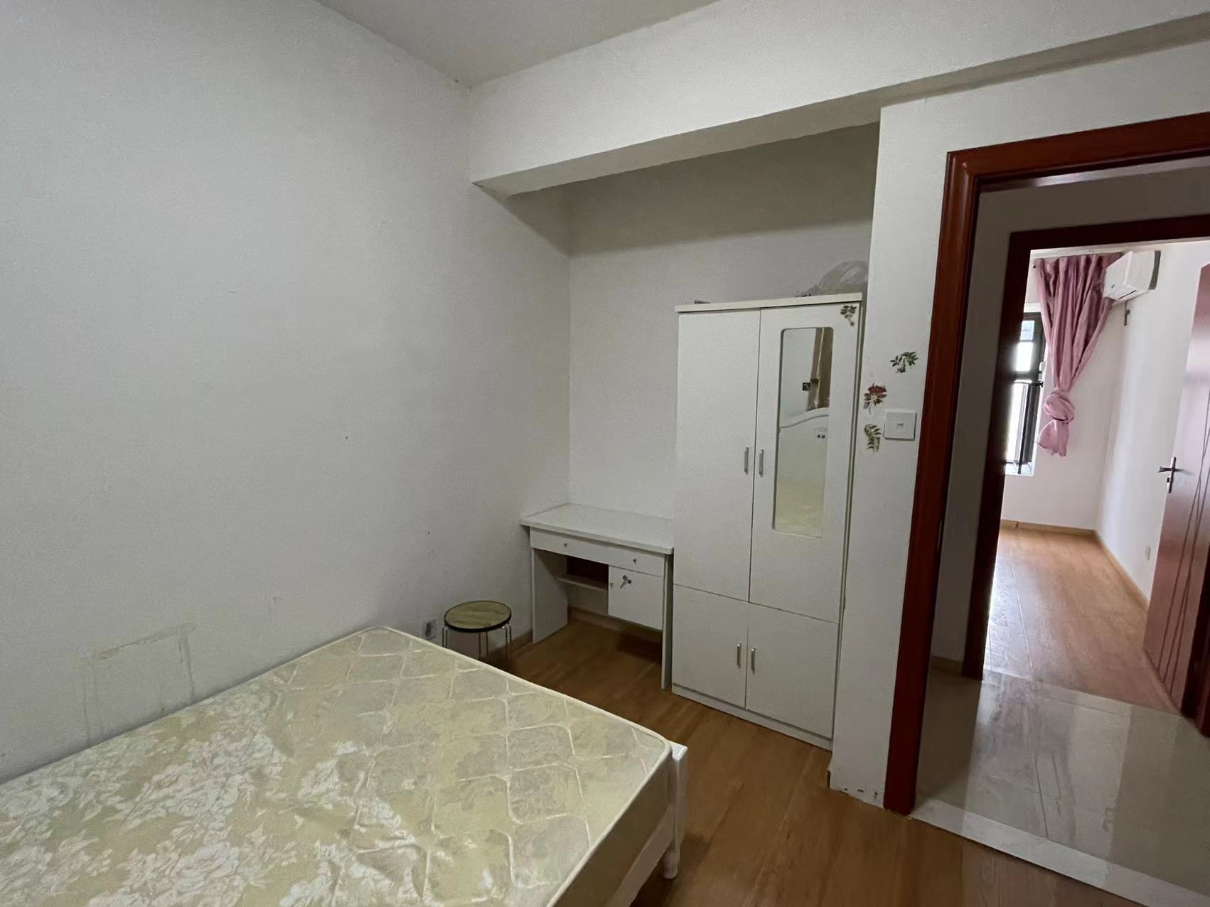 华强城 3室2厅1卫 108m&sup2;