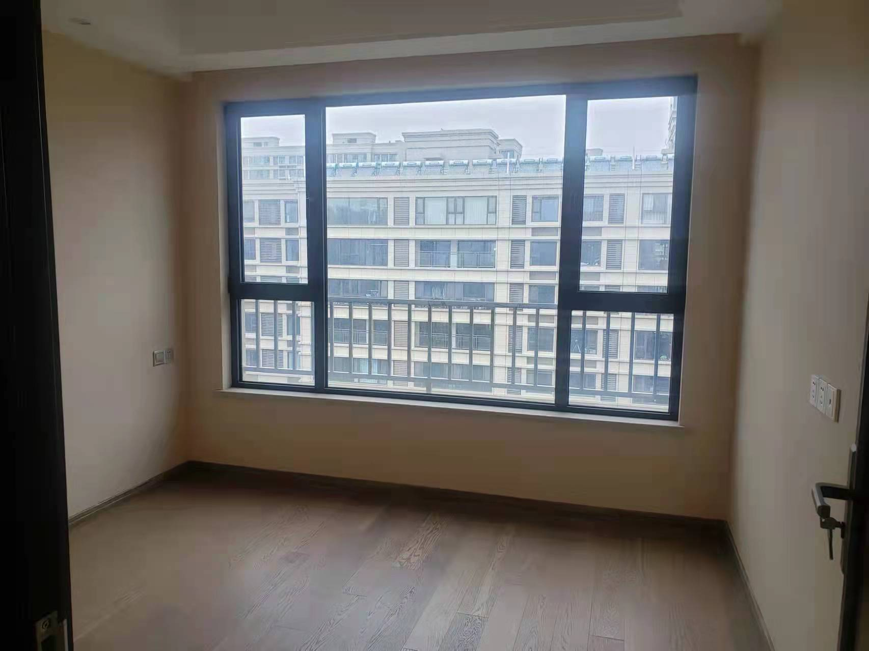 远创樾府 4室2厅2卫 130m&sup2;