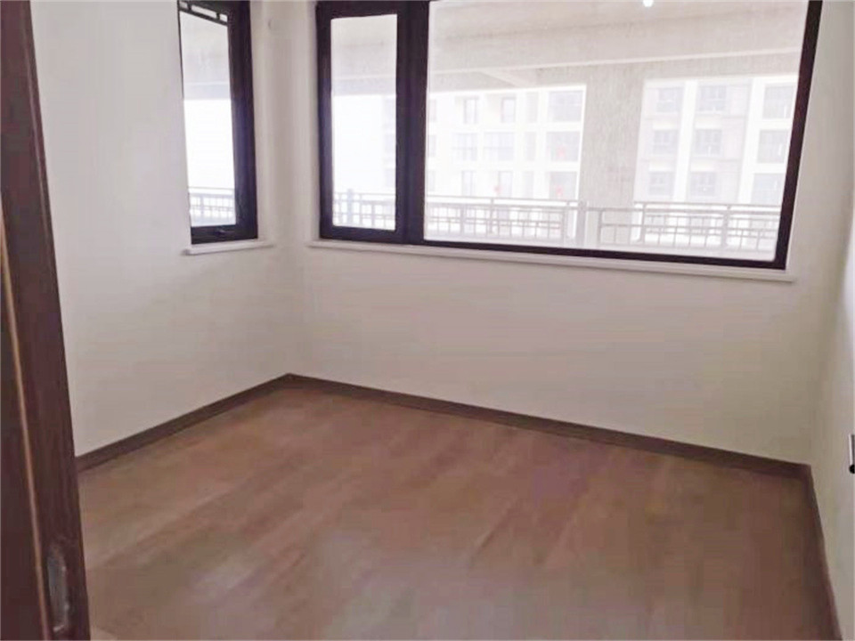 万科有湖（翡翠心湖） 3室2厅2卫 125m&sup2;