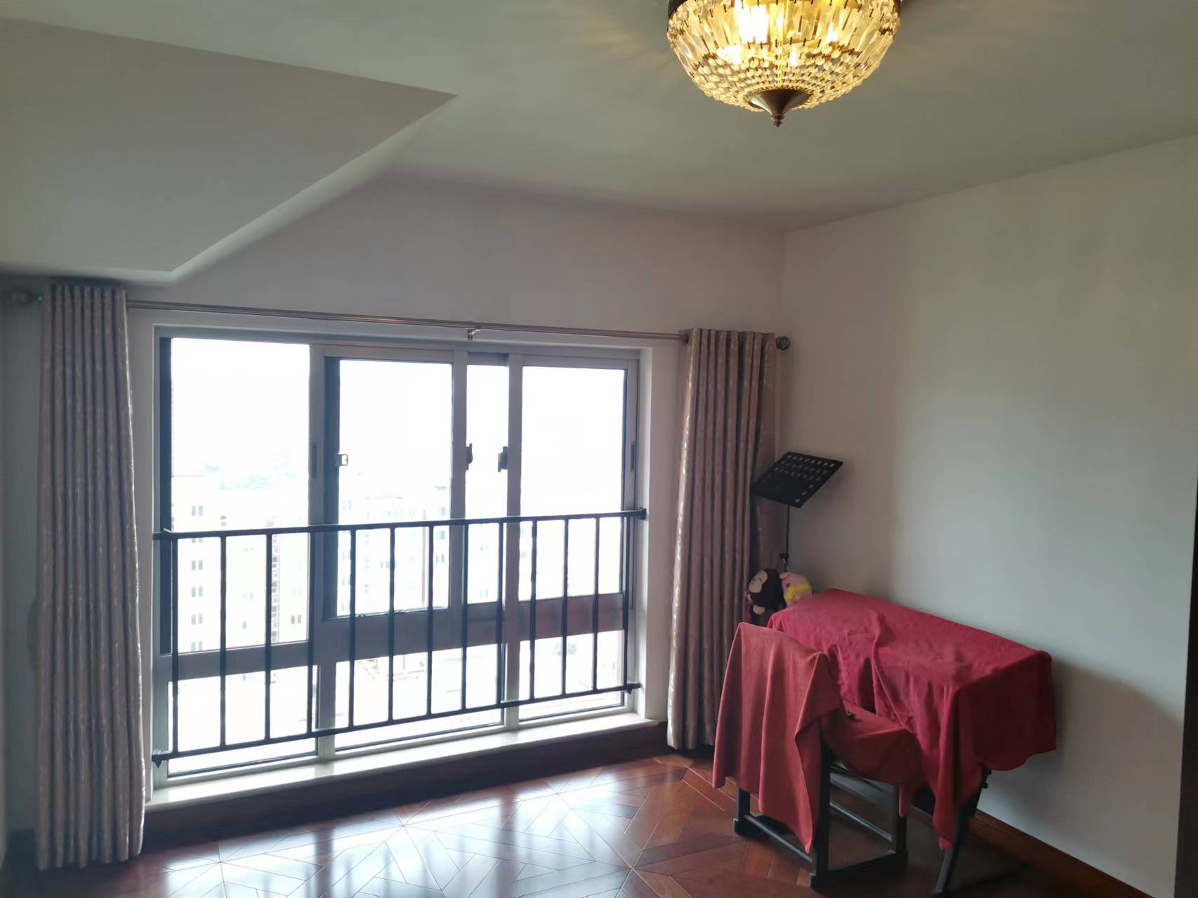 天安花园 8室3厅3卫 161.64m&sup2;