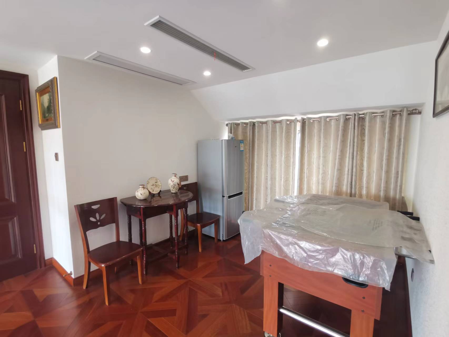 天安花园 8室3厅3卫 161.64m&sup2;