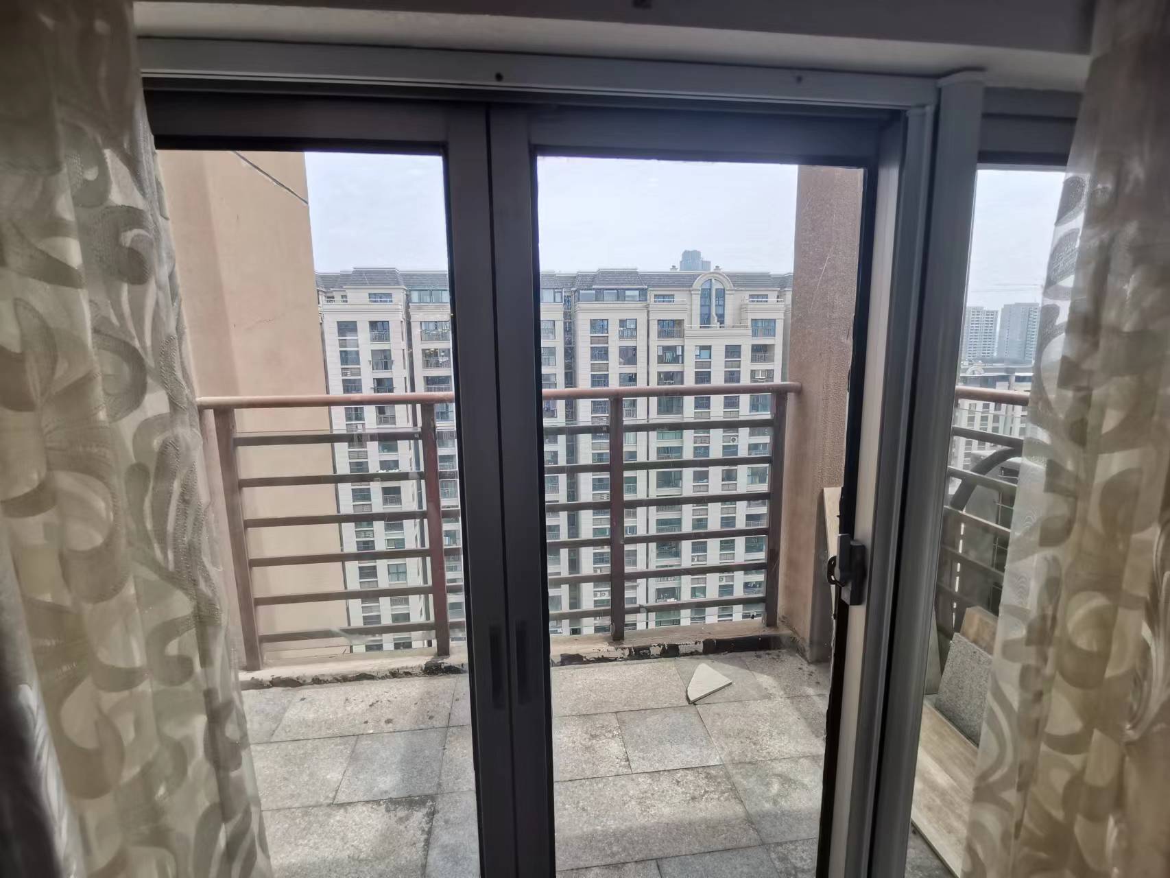 天安花园 8室3厅3卫 161.64m&sup2;