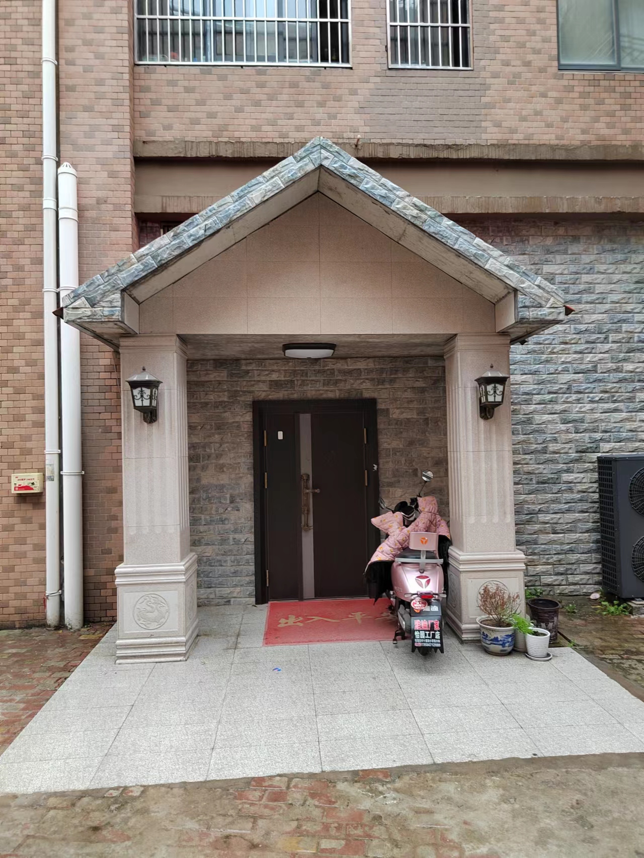 唐人公寓 5室3厅3卫 325m²