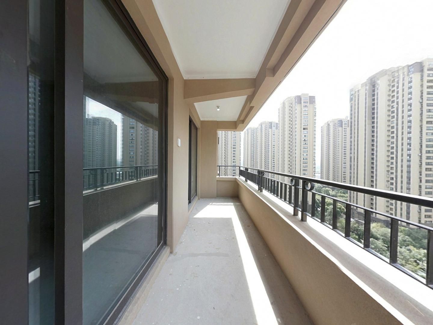 保利香槟国际 4室2厅3卫 161.00m&sup2;