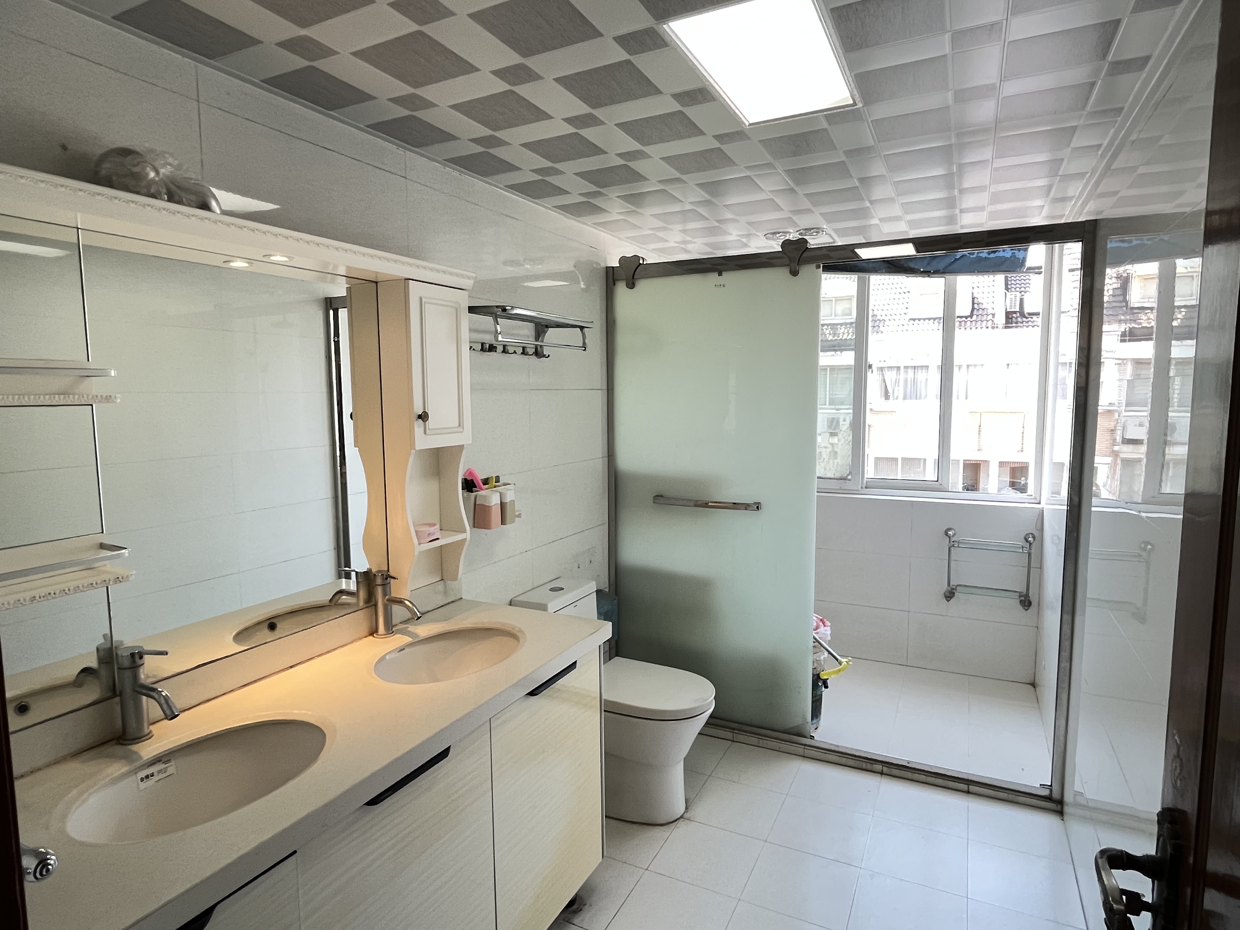 天馨花苑 5室2厅2卫 136.99m²