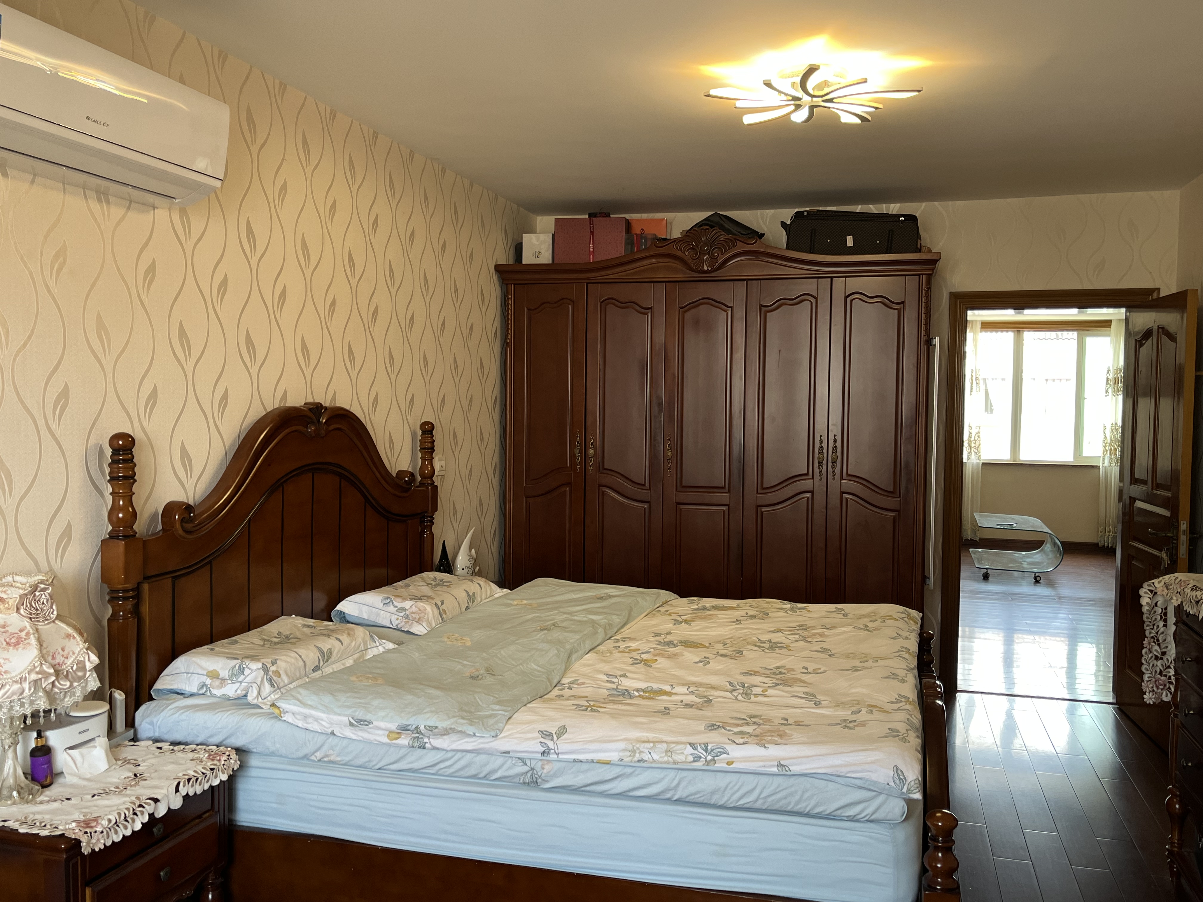 天馨花苑 5室2厅2卫 136.99m²
