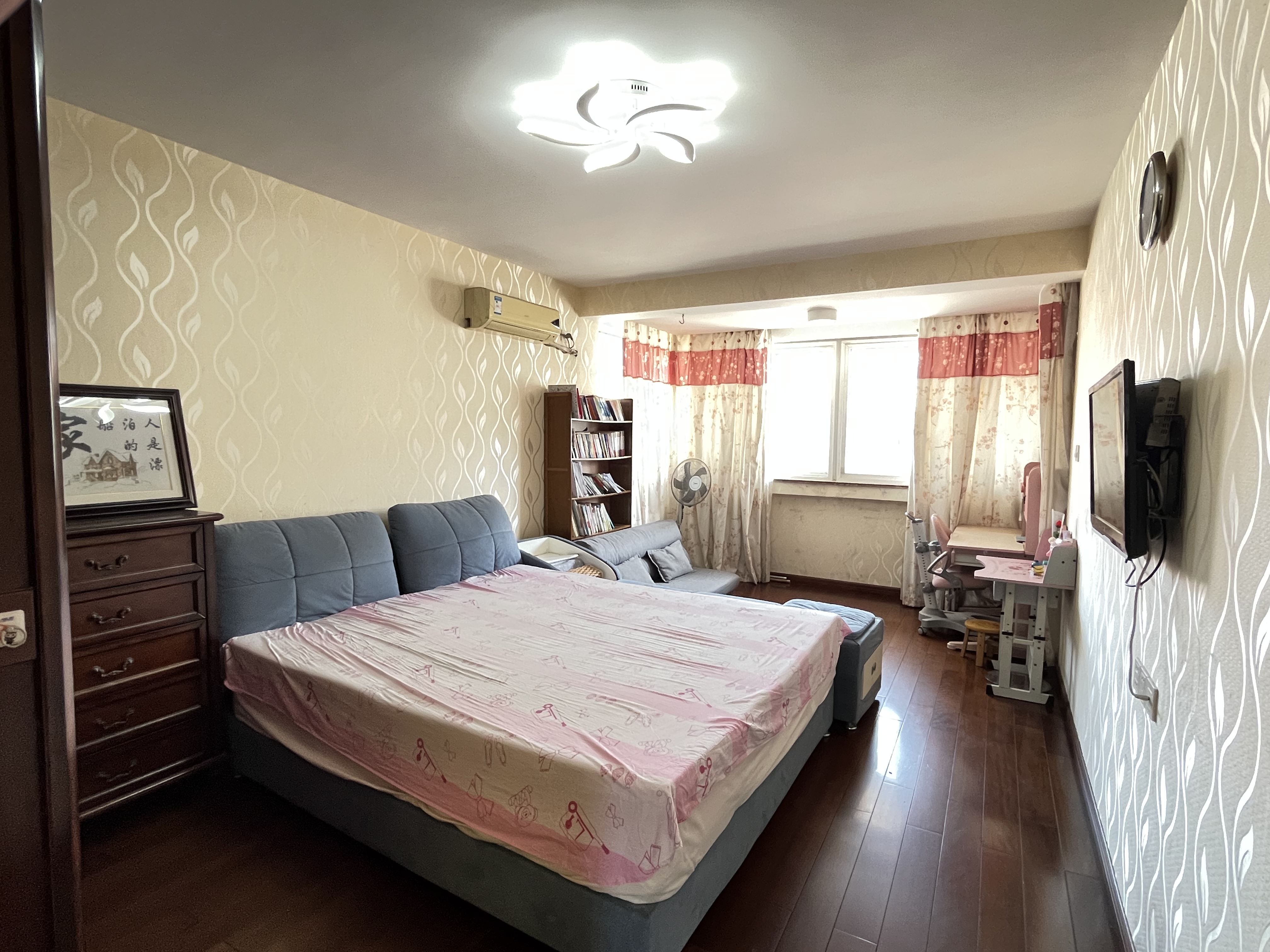 天馨花苑 5室2厅2卫 136.99m²