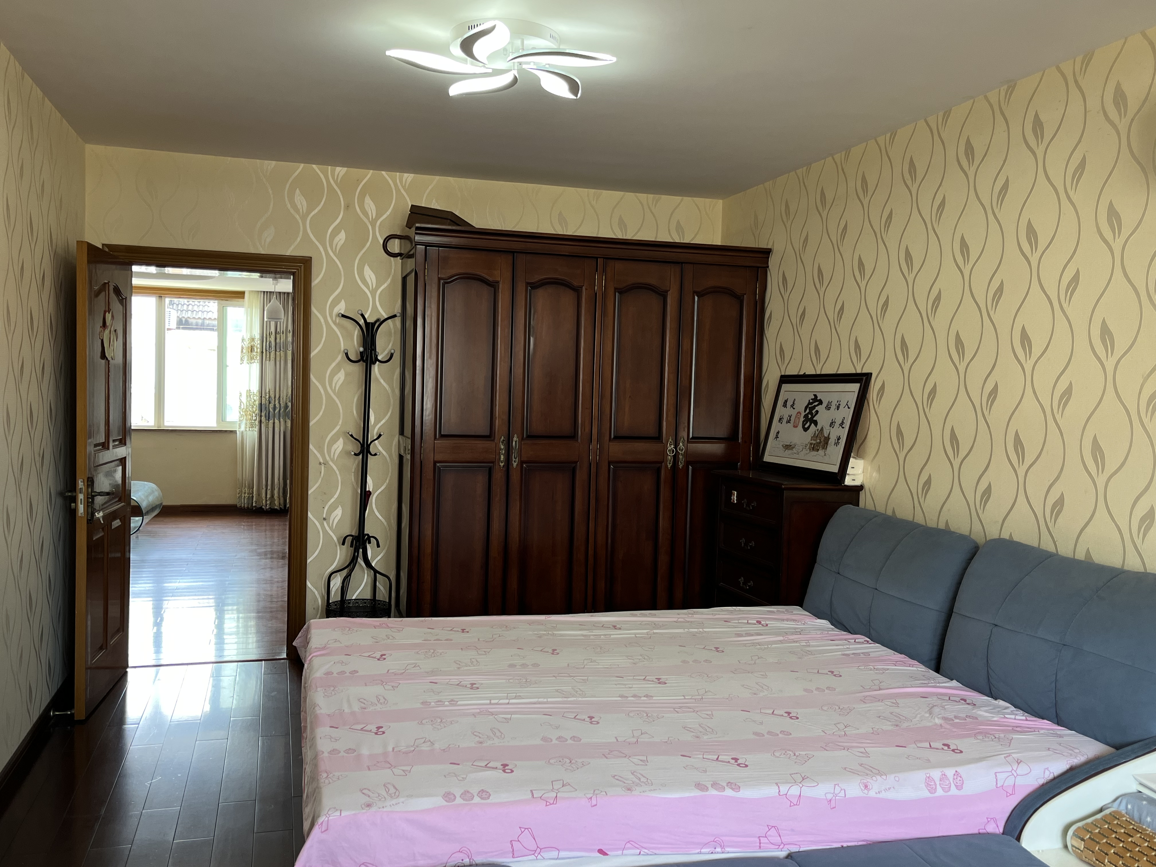 天馨花苑 5室2厅2卫 136.99m²