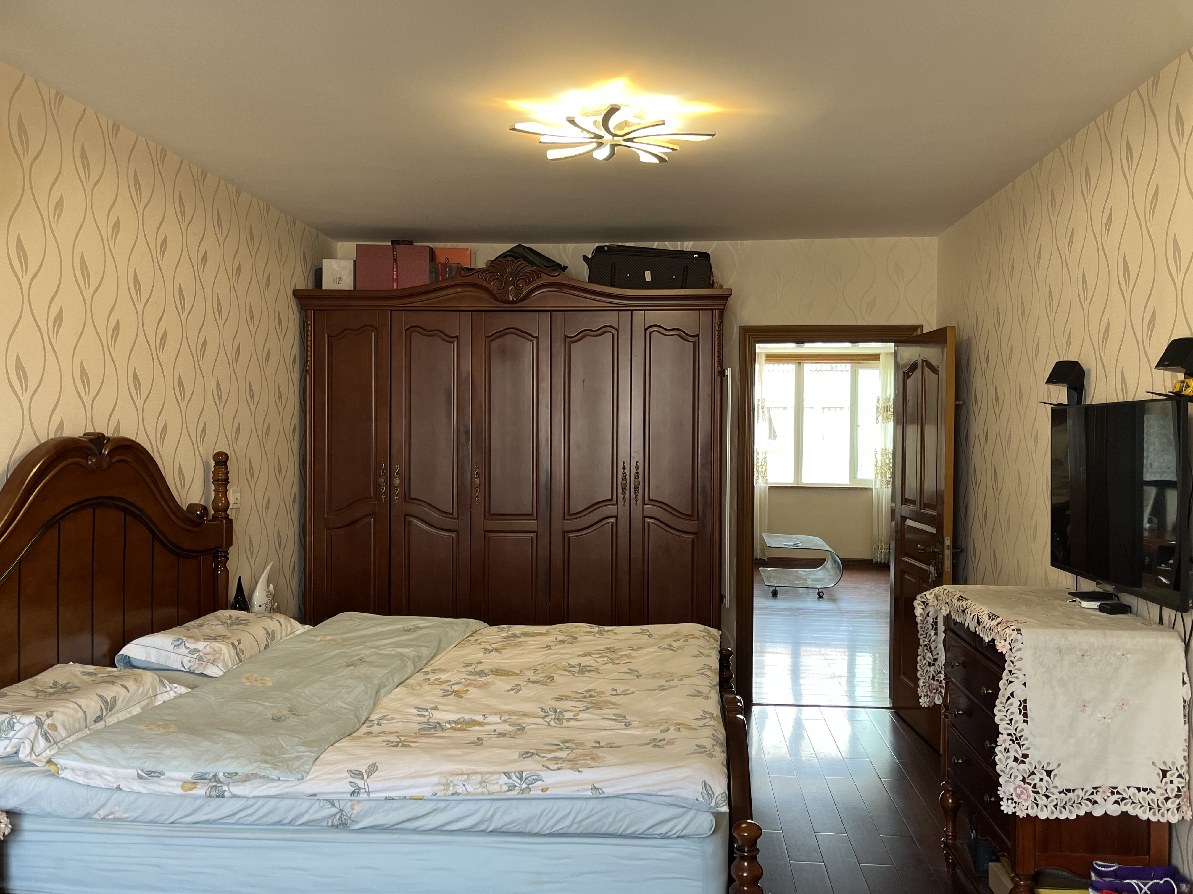 天馨花苑 5室2厅2卫 136.99m²