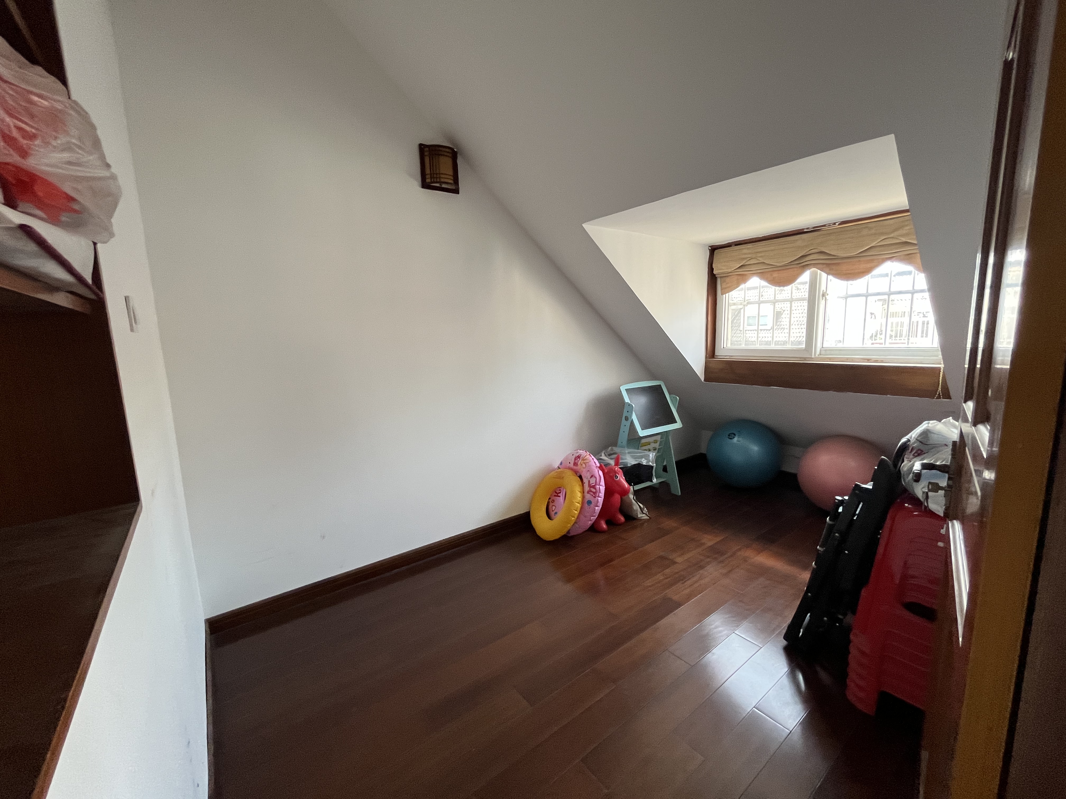 天馨花苑 5室2厅2卫 136.99m²