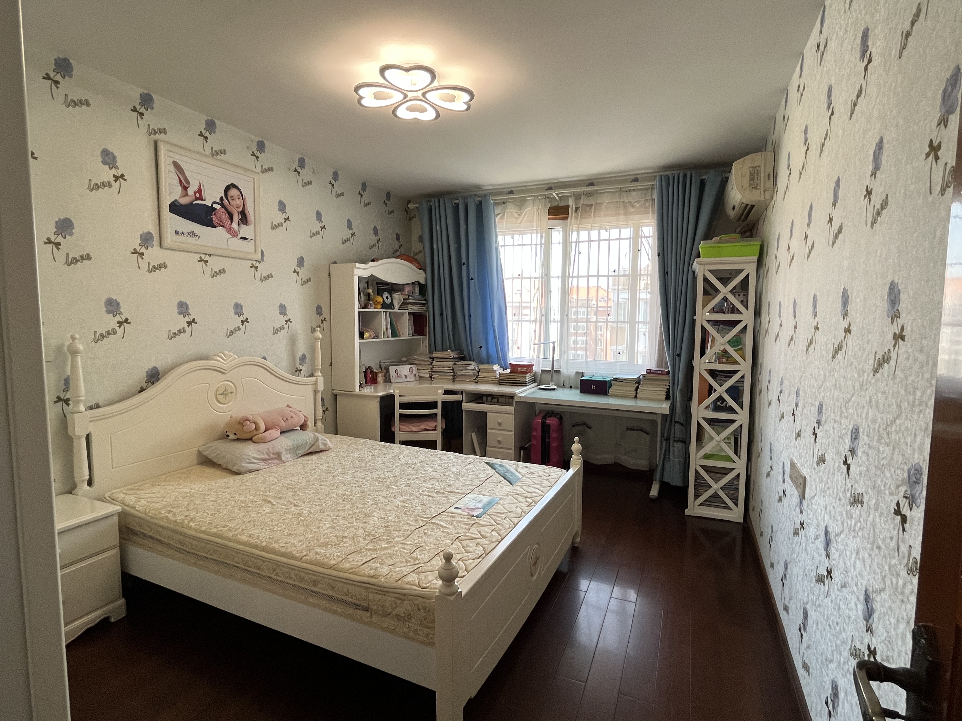 天馨花苑 5室2厅2卫 136.99m²