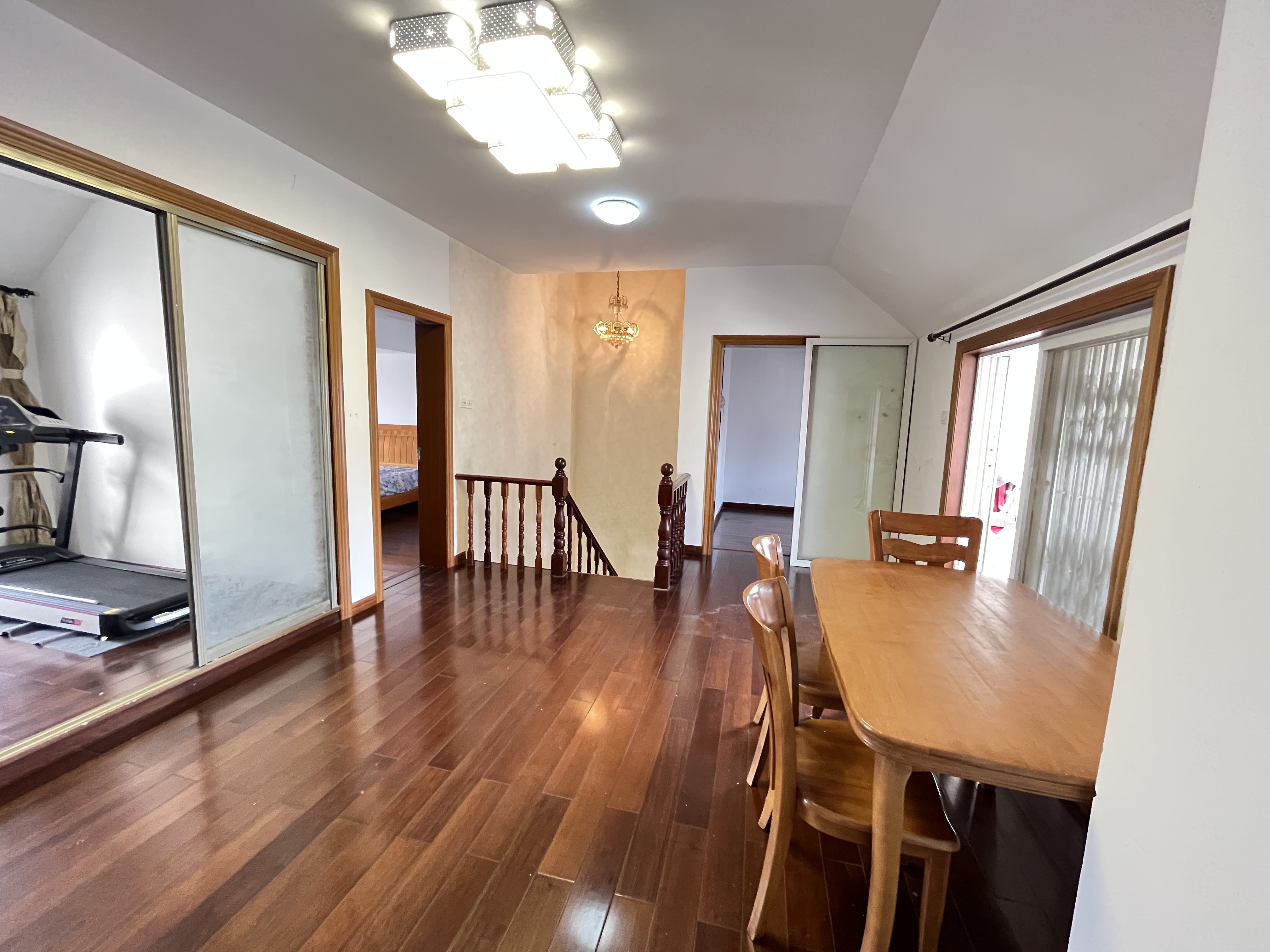 天馨花苑 5室2厅2卫 136.99m²