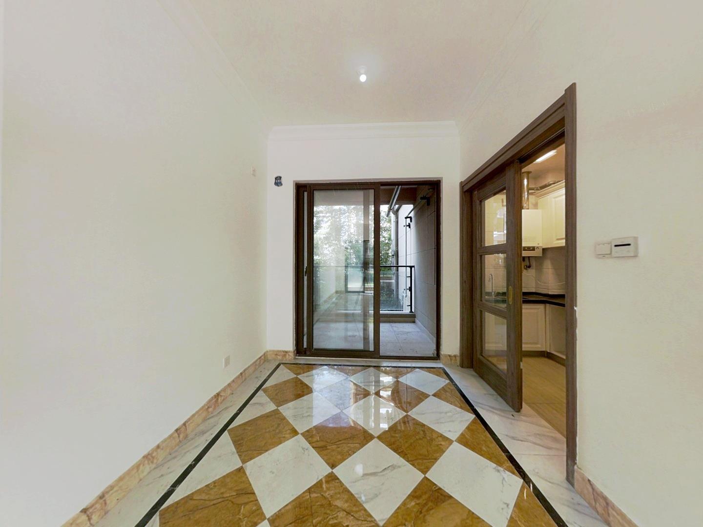 南通碧桂园翡翠华府 4室2厅2卫 140.45m²