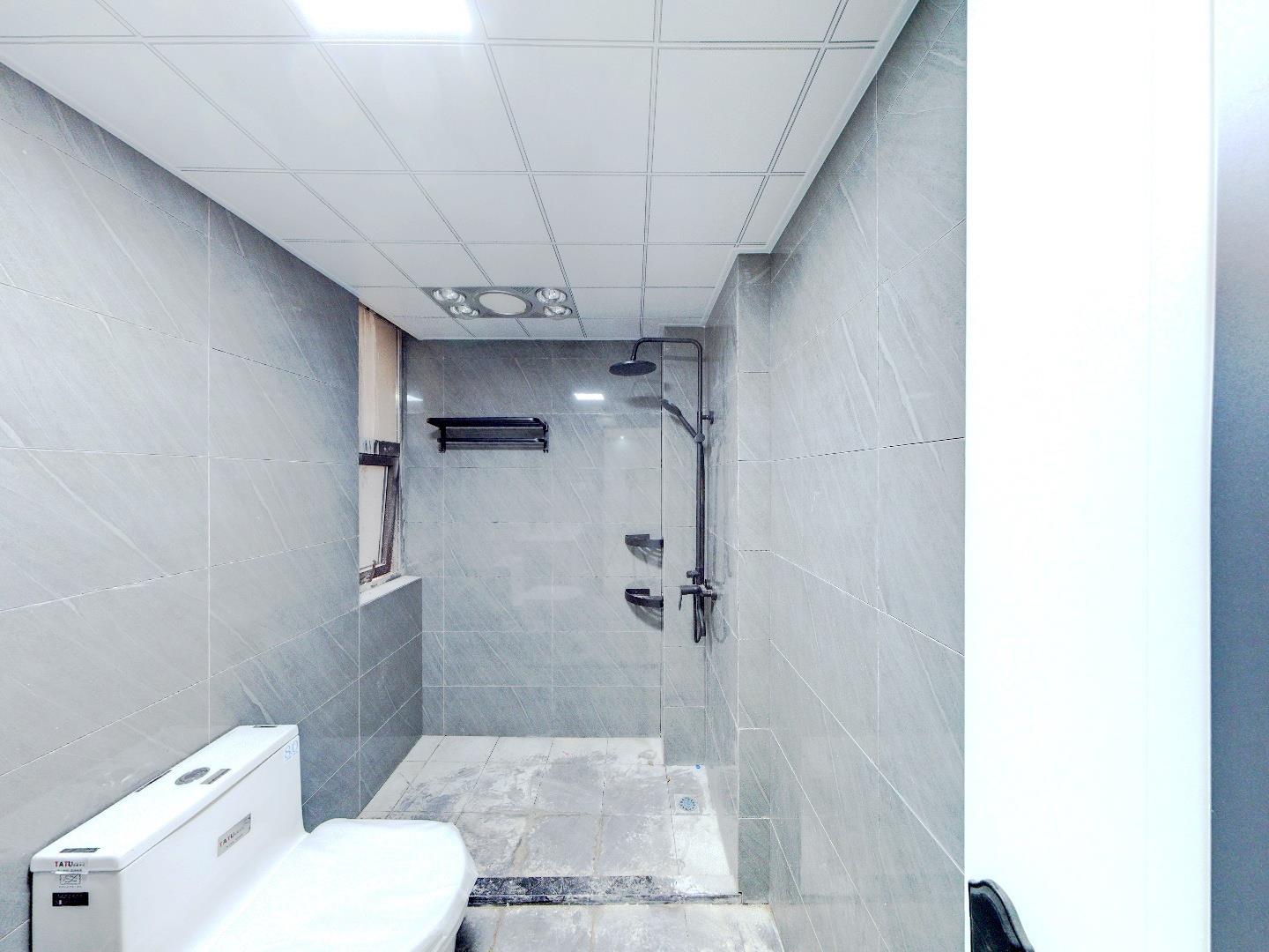 世家花园 1室1厅1卫 68.28m&sup2;